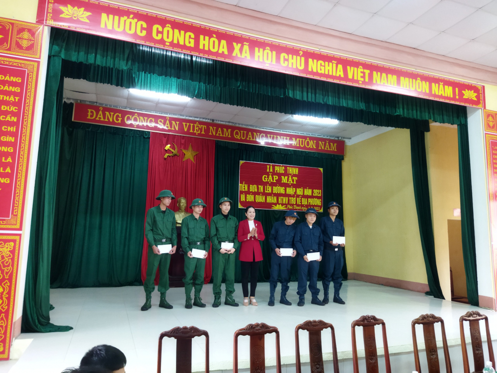 qua dang uy.jpg