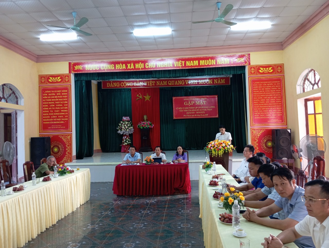 Đại diện cho tuổi trẻ xã nhà phát biểu cảm nghĩ.jpg