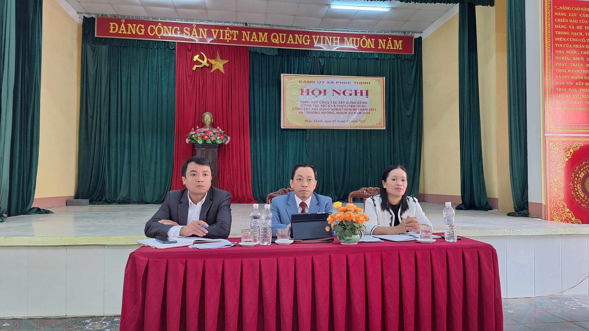 chủ trì hội nghị.jpg