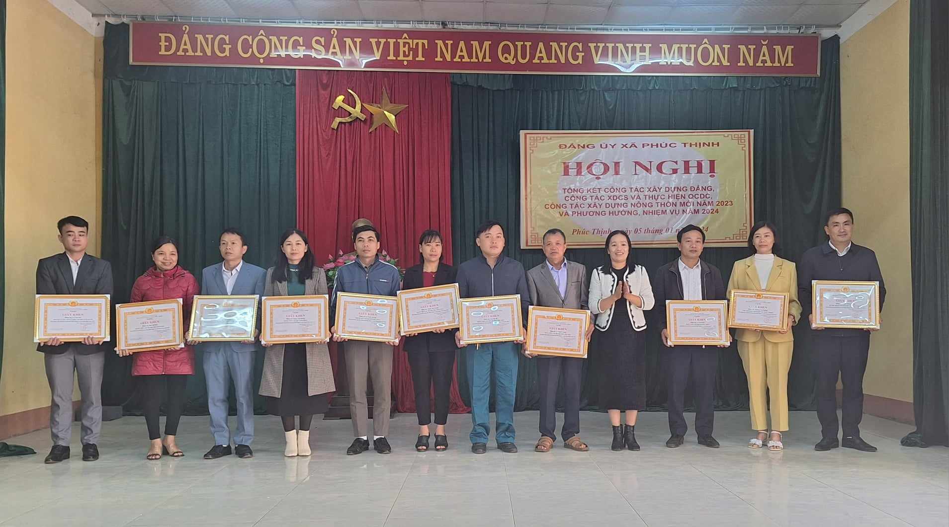 khen thưởng.jpg