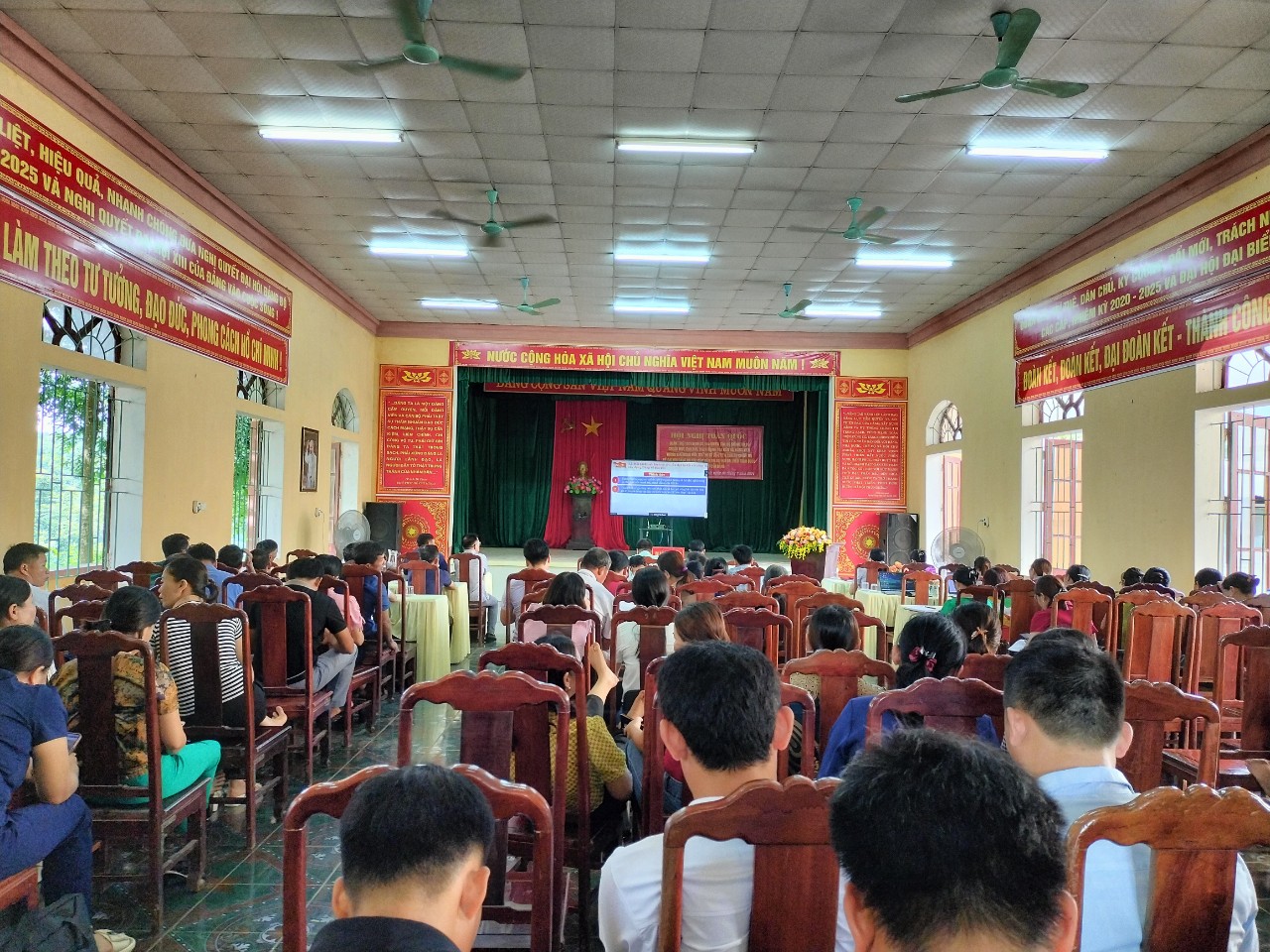 dưới lên.jpg