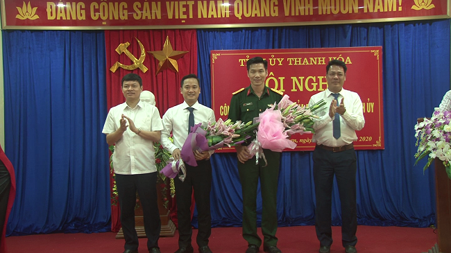 a lanh dao huyen tang hoa.png