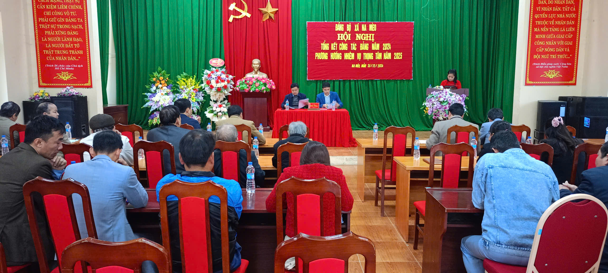 Đảng bộ xã Na Mèo tổ chức  tổng kết công tác xây dựng Đảng năm 2024 và Lễ trao tặng huy hiệu Đảng cho đảng viên trong Đảng bộ