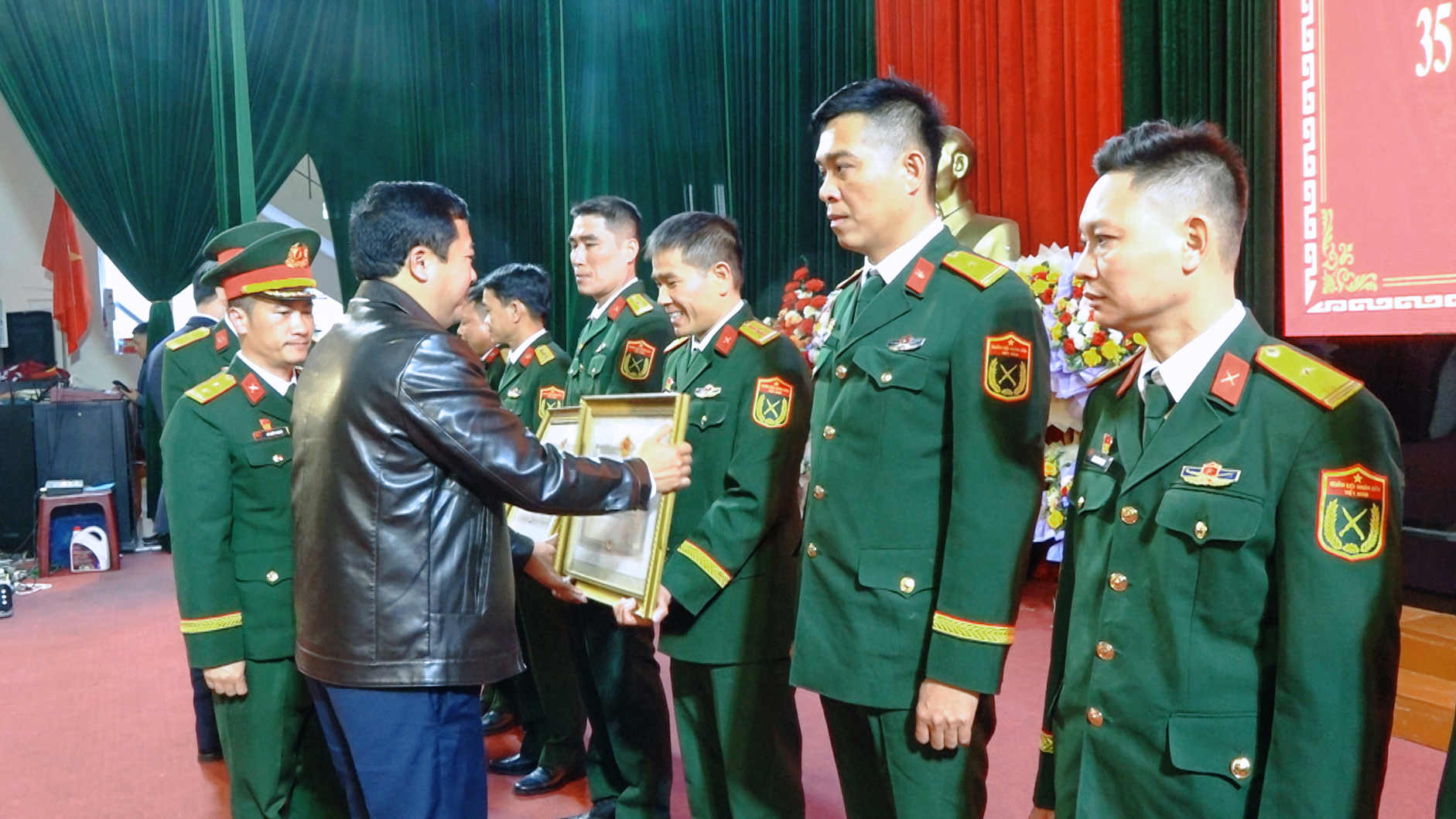 https://quanson.thanhhoa.gov.vn/portal/Photos/2024-12-20/3b57d9442e32068dClip0058.MXF.21_19_32_21.Still001.jpg