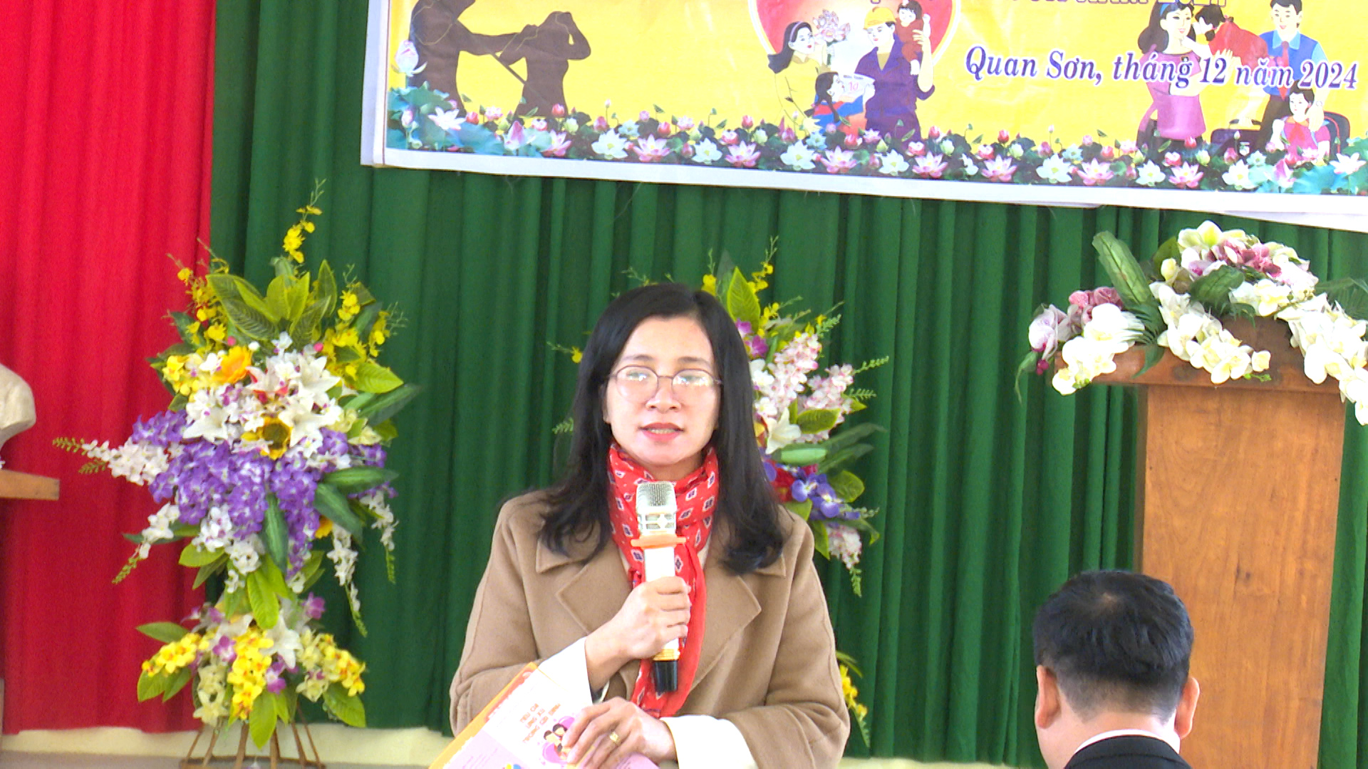 https://quanson.thanhhoa.gov.vn/portal/Photos/2024-12-24/62c5a633efa8d7fd011_5071.MXF.02_09_23_00.Still001.jpg