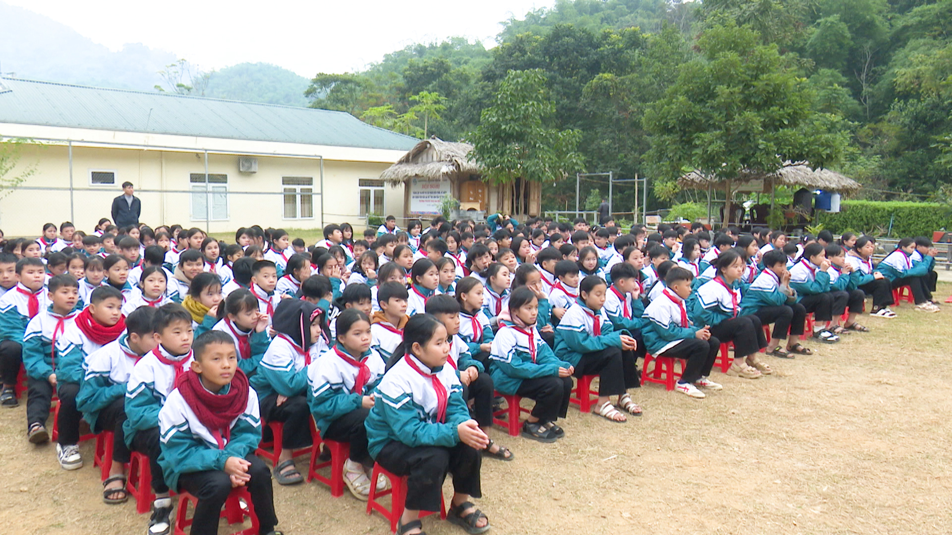 https://quanson.thanhhoa.gov.vn/portal/Photos/2024-12-30/c9e37a37370f0fed011_5313.MXF.03_05_17_21.Still001.jpg