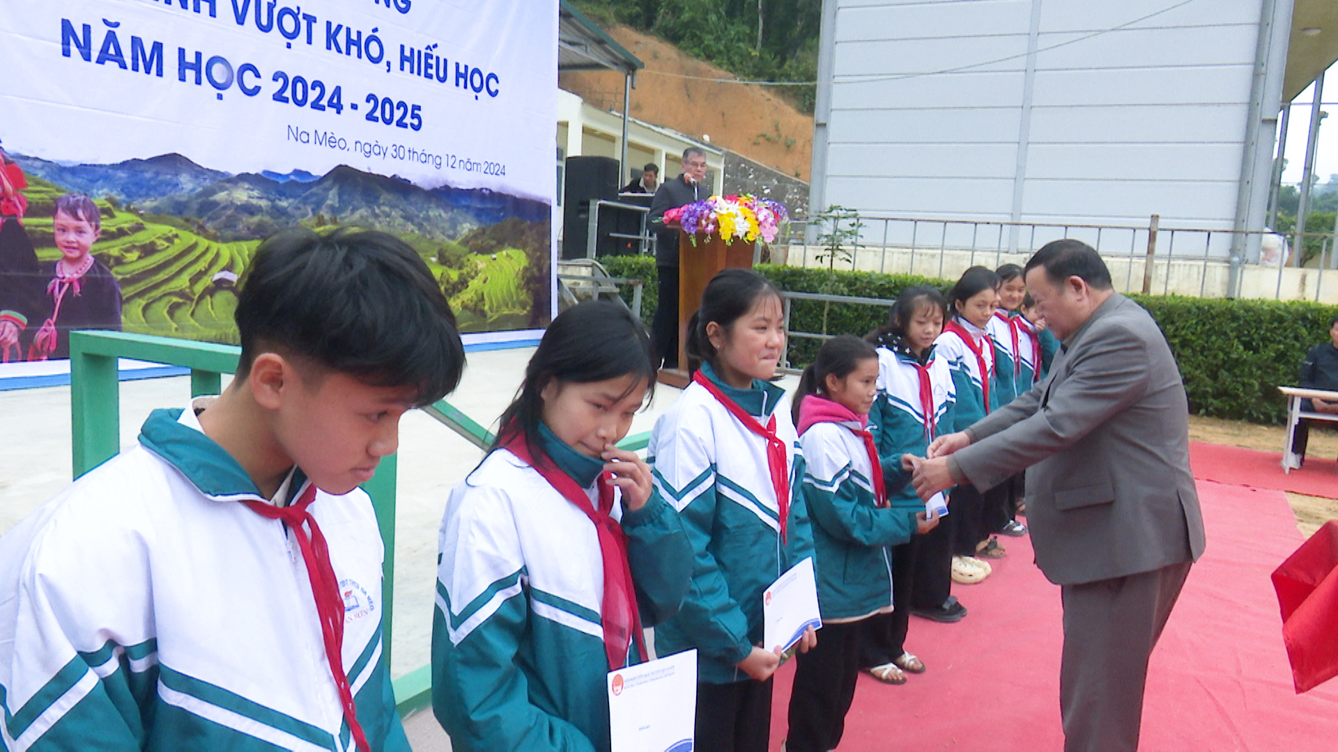https://quanson.thanhhoa.gov.vn/portal/Photos/2024-12-30/6bb6a3d0f8965c2d011_5328.MXF.03_07_08_12.Still001.jpg