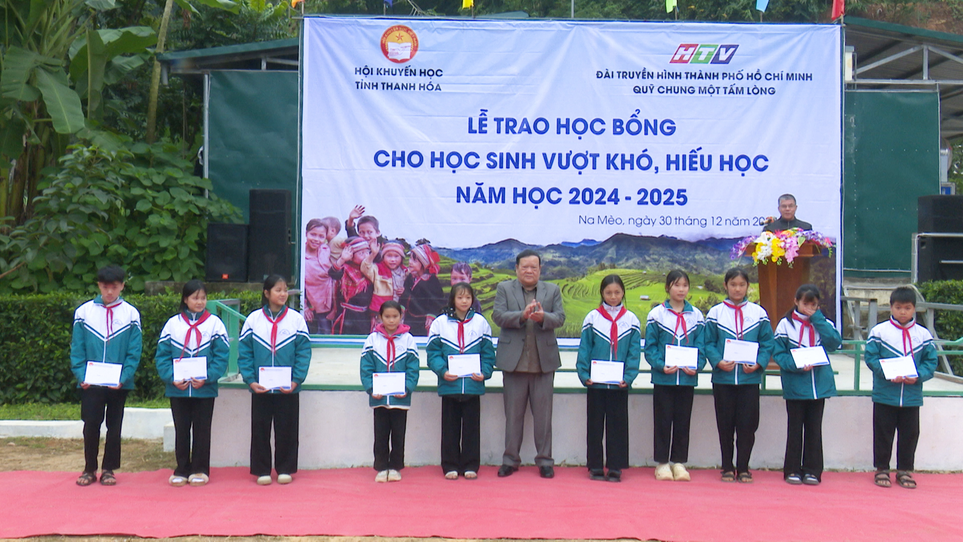 https://quanson.thanhhoa.gov.vn/portal/Photos/2024-12-30/d0d08927460e8c1d011_5329.MXF.03_07_14_06.Still001.jpg