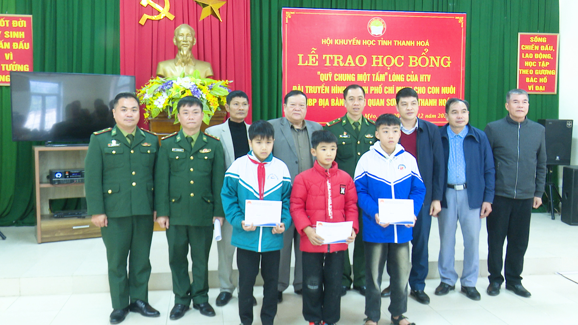 https://quanson.thanhhoa.gov.vn/portal/Photos/2024-12-30/4994d27e82d433fd011_5351.MXF.03_09_37_21.Still001.jpg