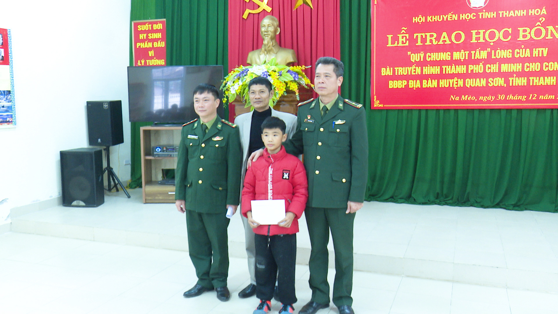 https://quanson.thanhhoa.gov.vn/portal/Photos/2024-12-30/a675d51483b6703d011_5352.MXF.03_09_44_00.Still001.jpg