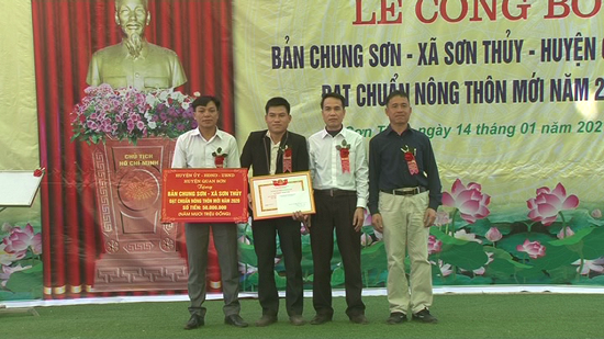 Bản Chung Sơn, xã Sơn Thủy đạt chuẩn nông thôn mới