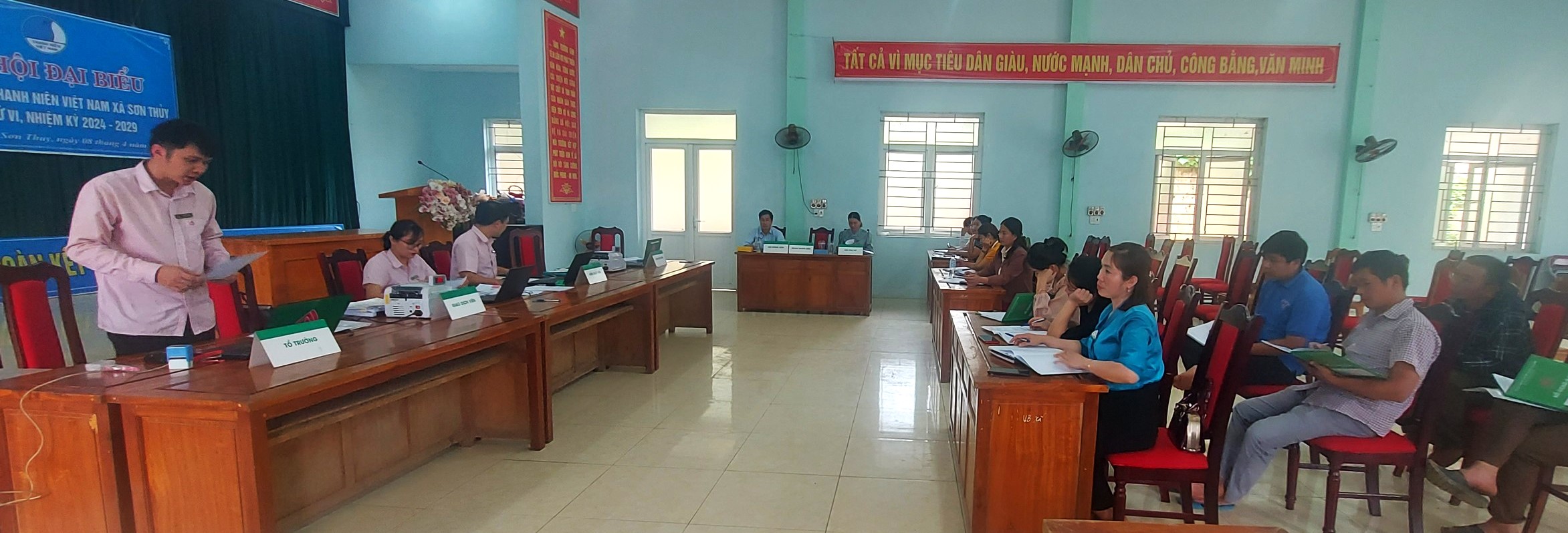 Hoạt động giao dịch xã, hoạt động đặc thù, sản phẩm riêng có của Ngân hàng chính sách xã hội