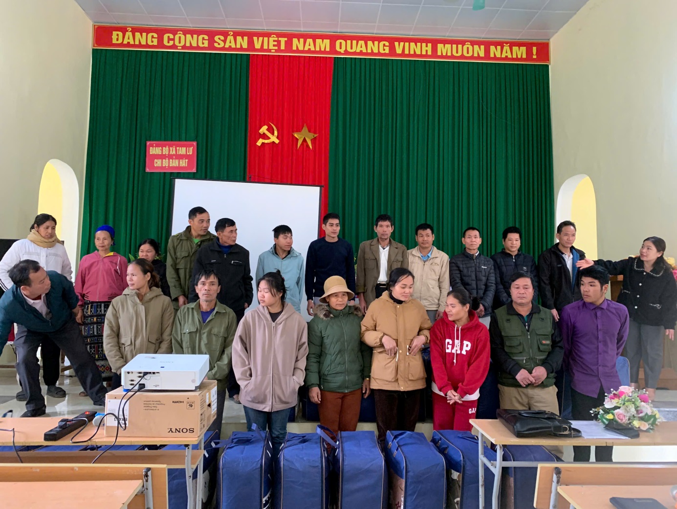 C:\Users\User\Pictures\ẢNH CHUYÊN\z6211768543964_af8ee11cba587ab7a7bb734eb0662e6a.jpg