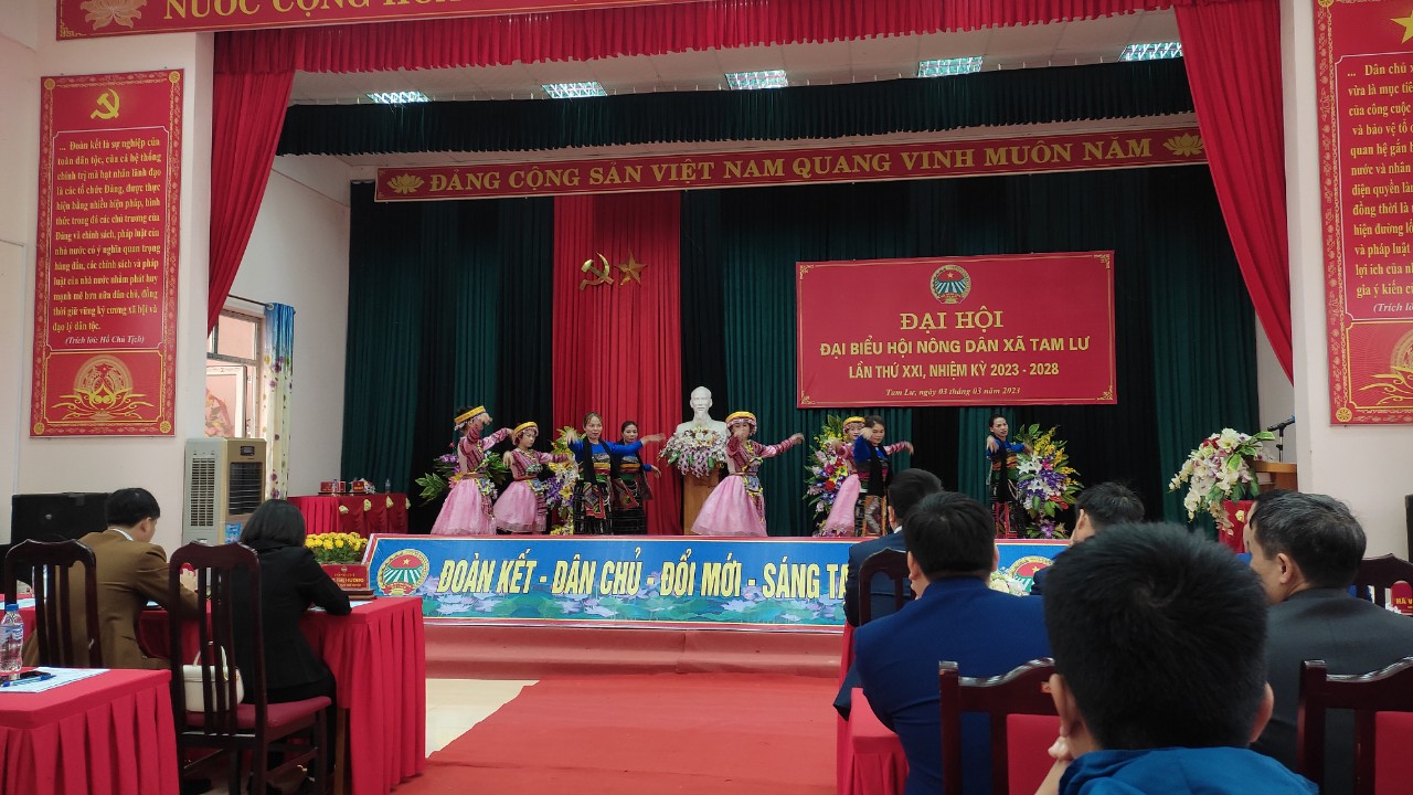 Văn Nghệ.jpg