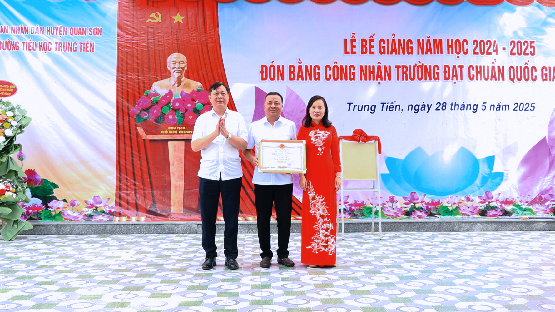 Trường Tiểu học Trung Tiến Bế giảng năm học và đón nhận Bằng công nhận trường đạt chuẩn mức độ 2