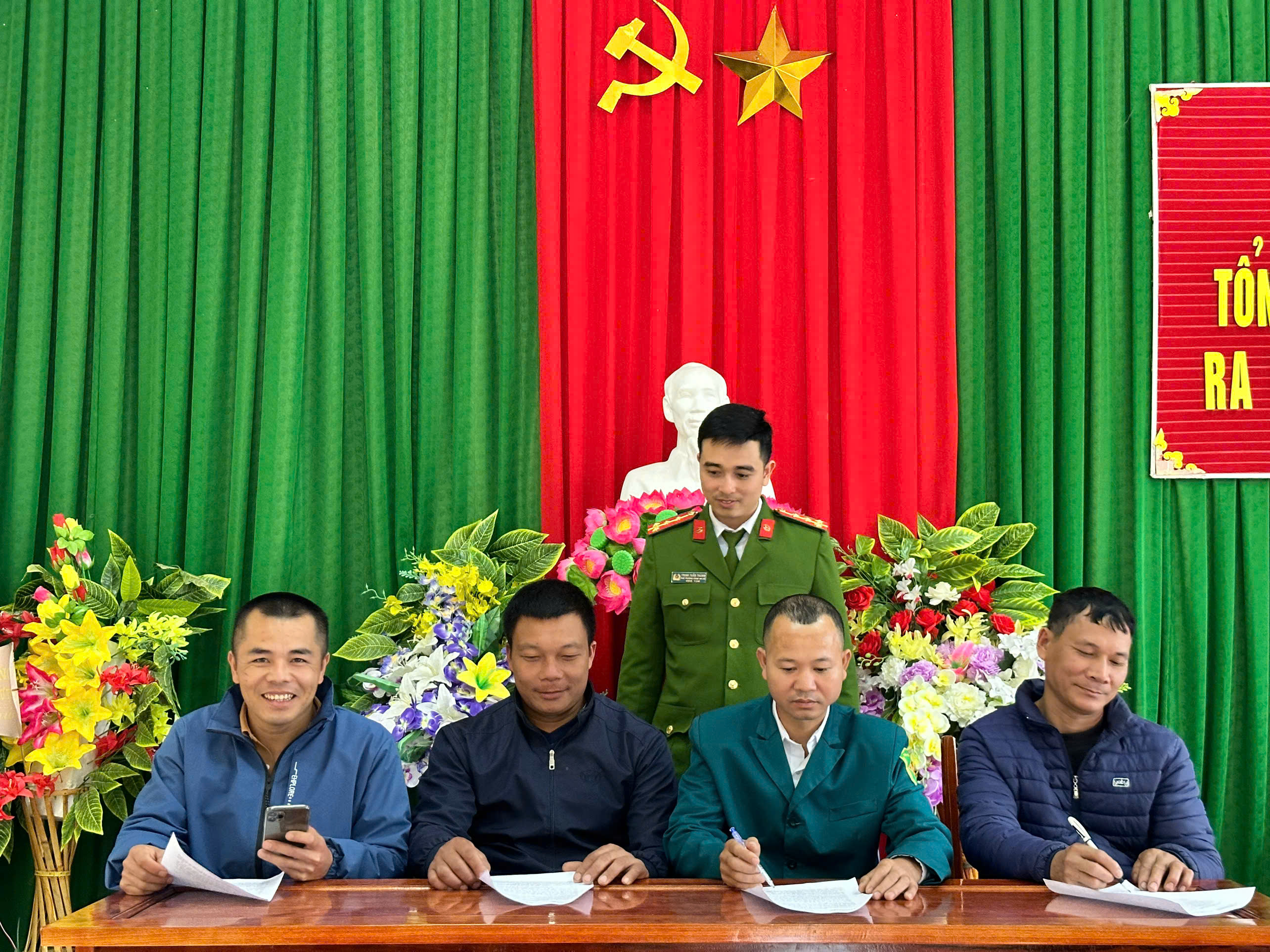 Anh-tin-bai
