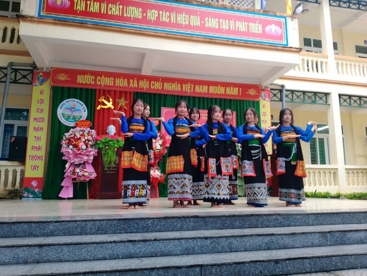 Anh-tin-bai