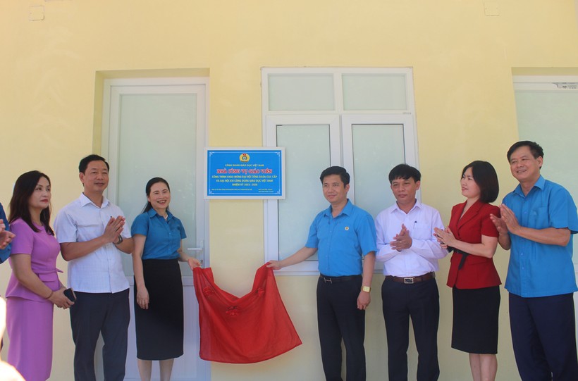 Trao nhà công vụ cho giáo viên trường vùng cao Thanh Hóa ảnh 6