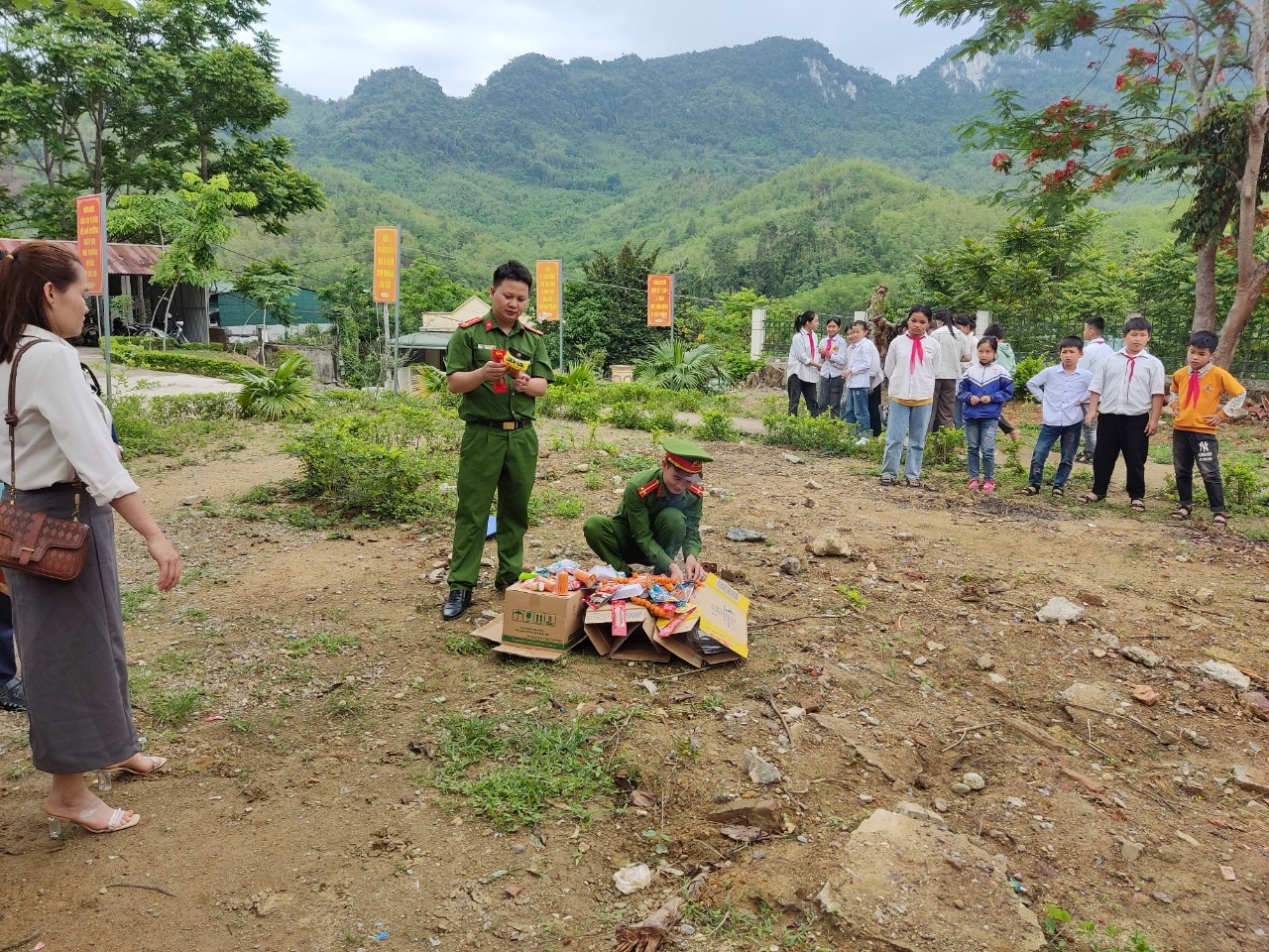 ảnh tiểu hủy.jpg