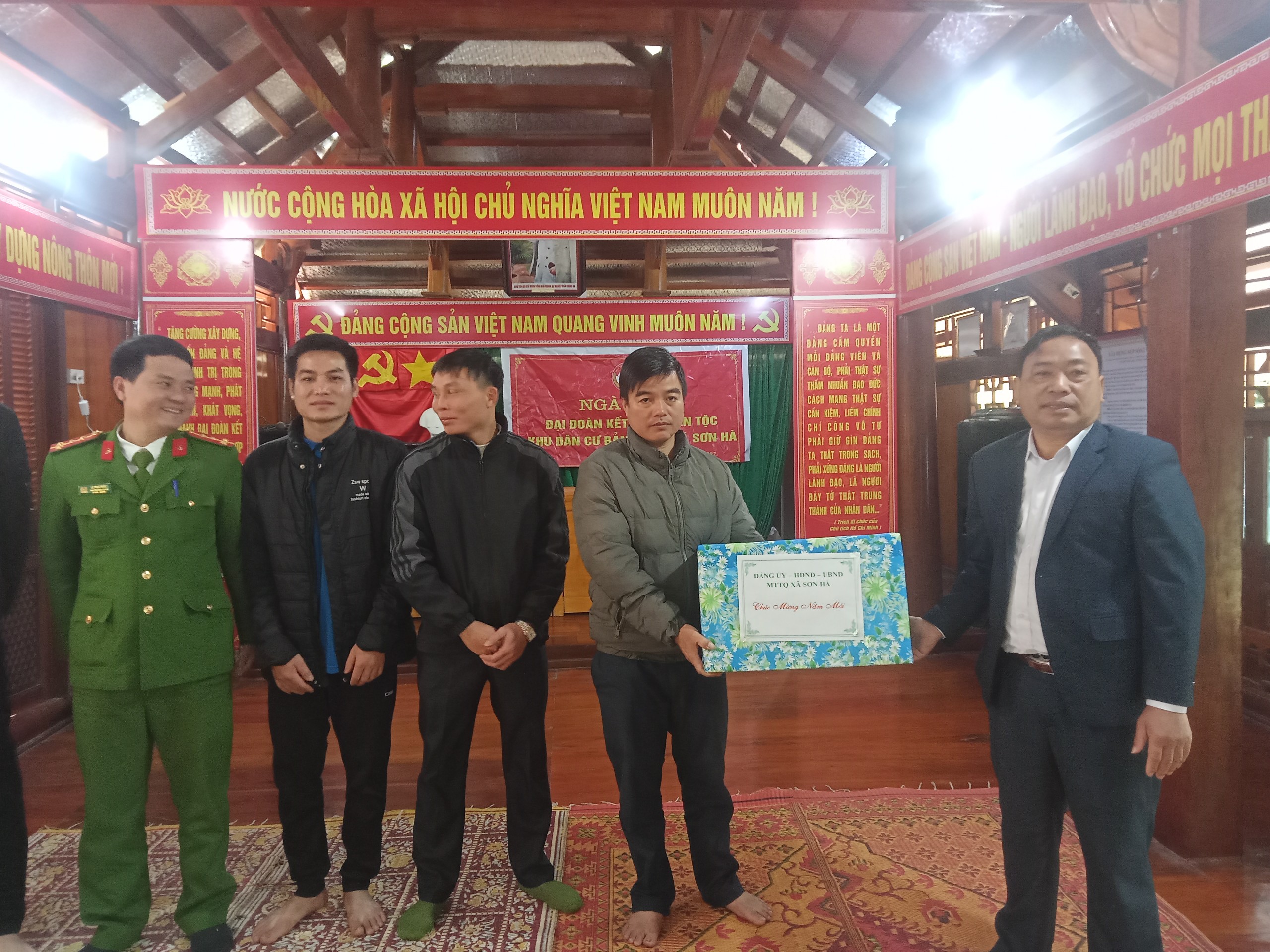 Chi bộ bản Xum.jpg