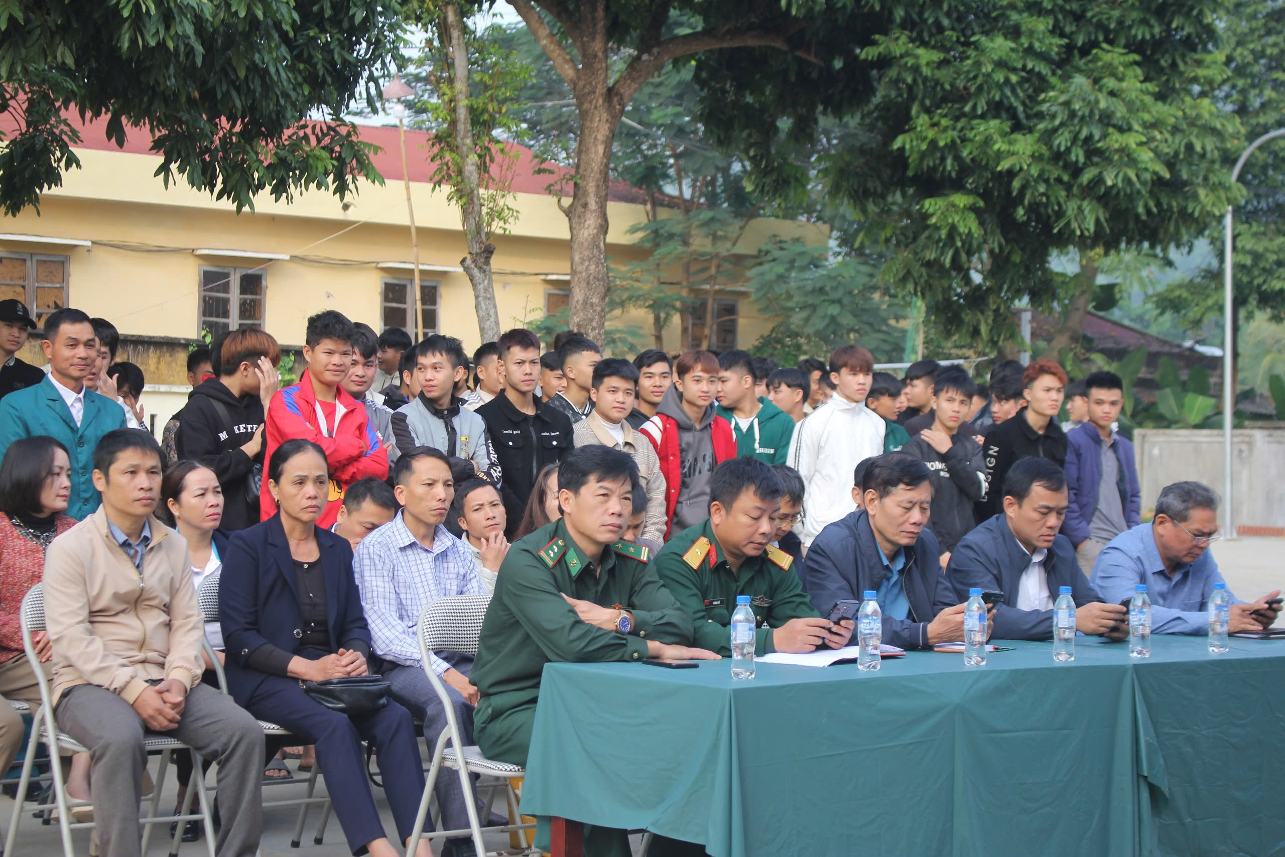 TUỔI TRẺ SƠN ĐIỆN HĂNG HÁI THAM GIA KHÁM SỨC KHOẺ SƠ TUYỂN NGHĨA VỤ QUÂN SỰ