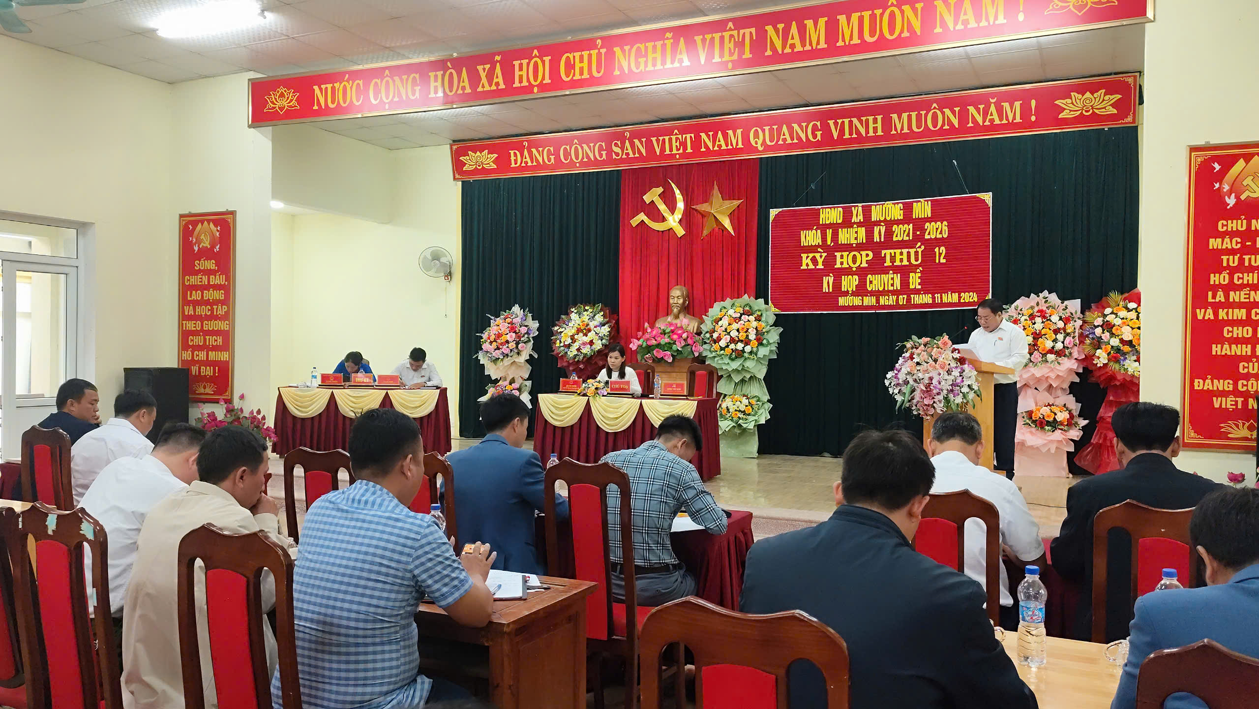 Anh-tin-bai