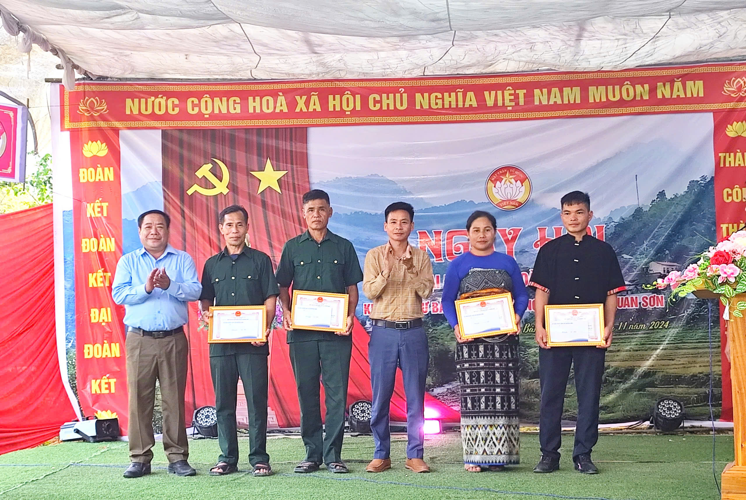 Anh-tin-bai