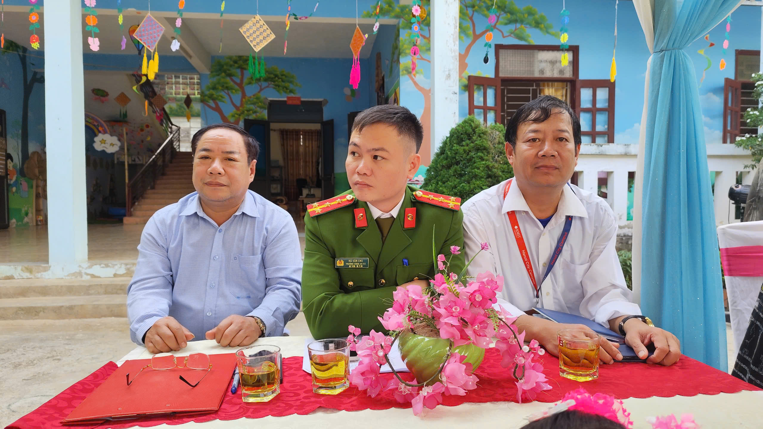 Anh-tin-bai