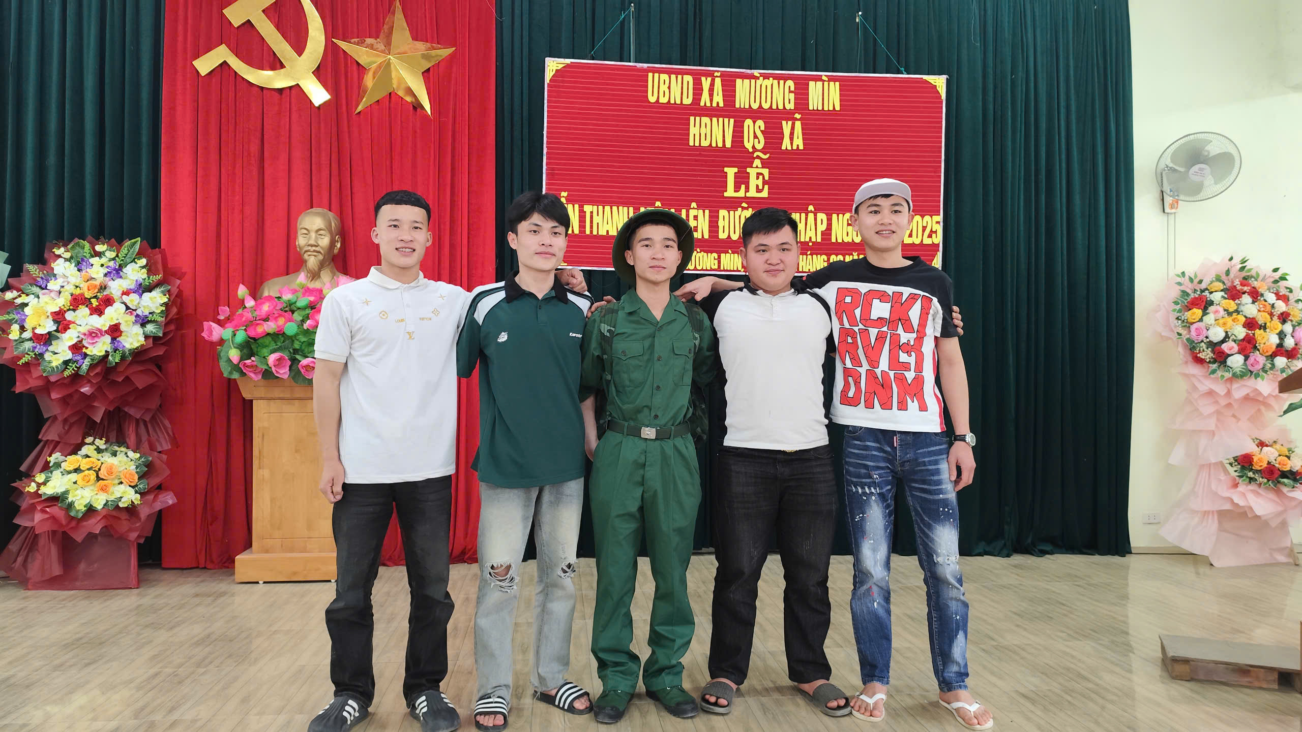 Anh-tin-bai