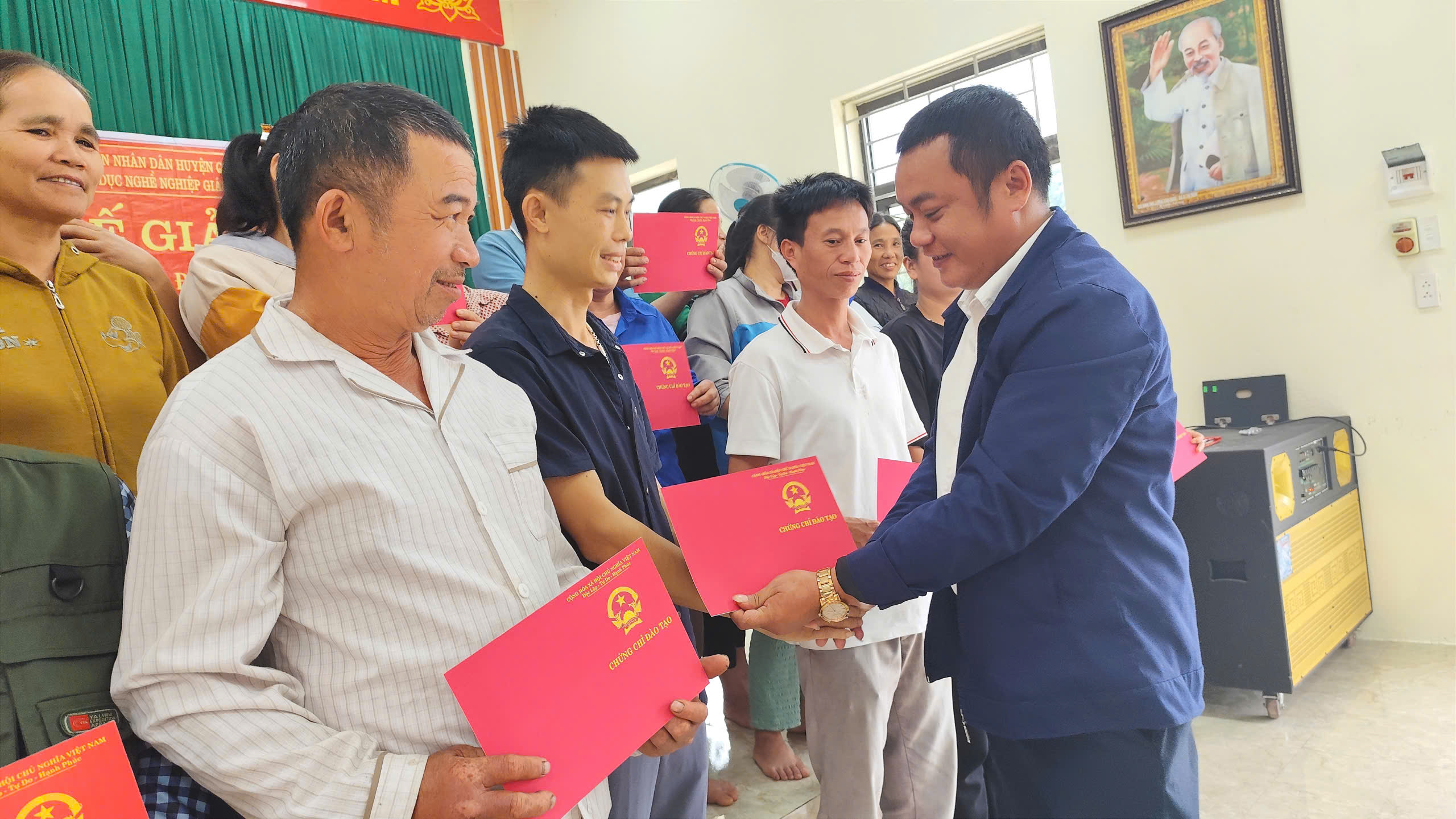 Anh-tin-bai