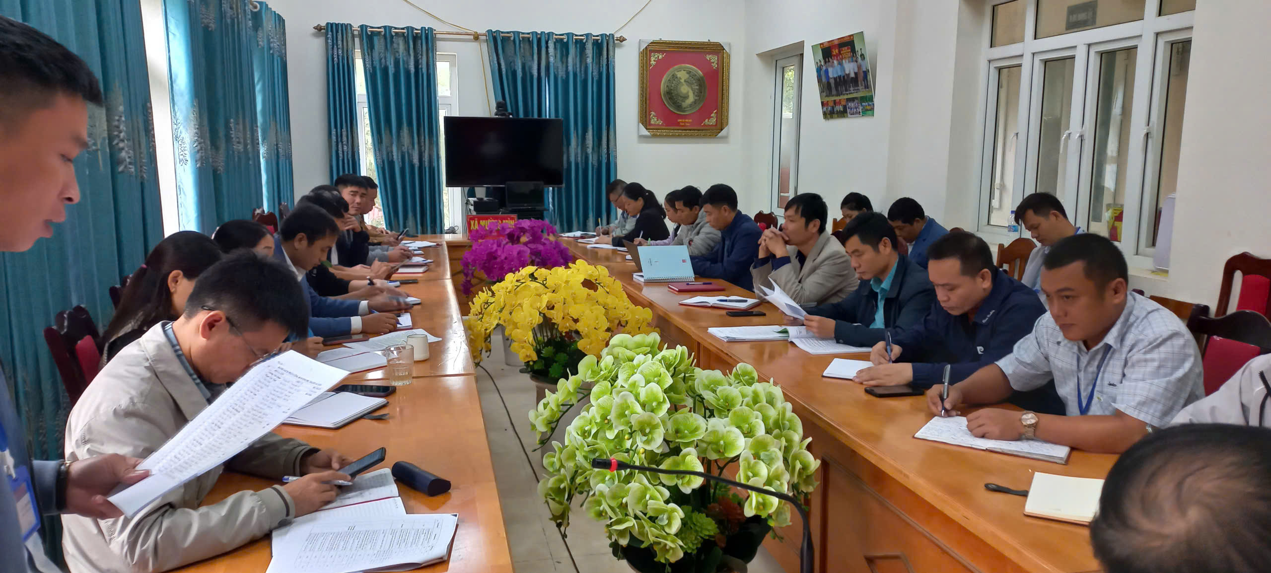 Ban chỉ đạo Quản lý vệ sinh ATTP xã Mường Mìn họp phân công nhiệm vụ cho các thành viên.