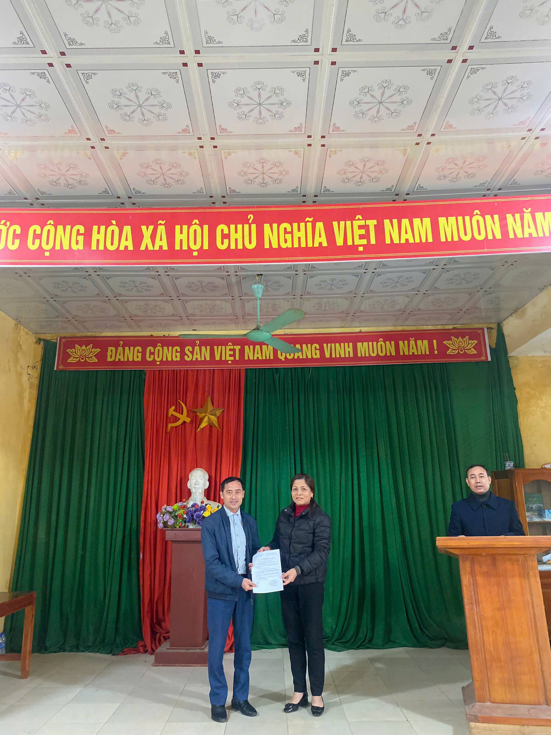 Công bố Quyết định Bí thư chi bộ thôn Thọ Phú, xã Ngọc Trung
