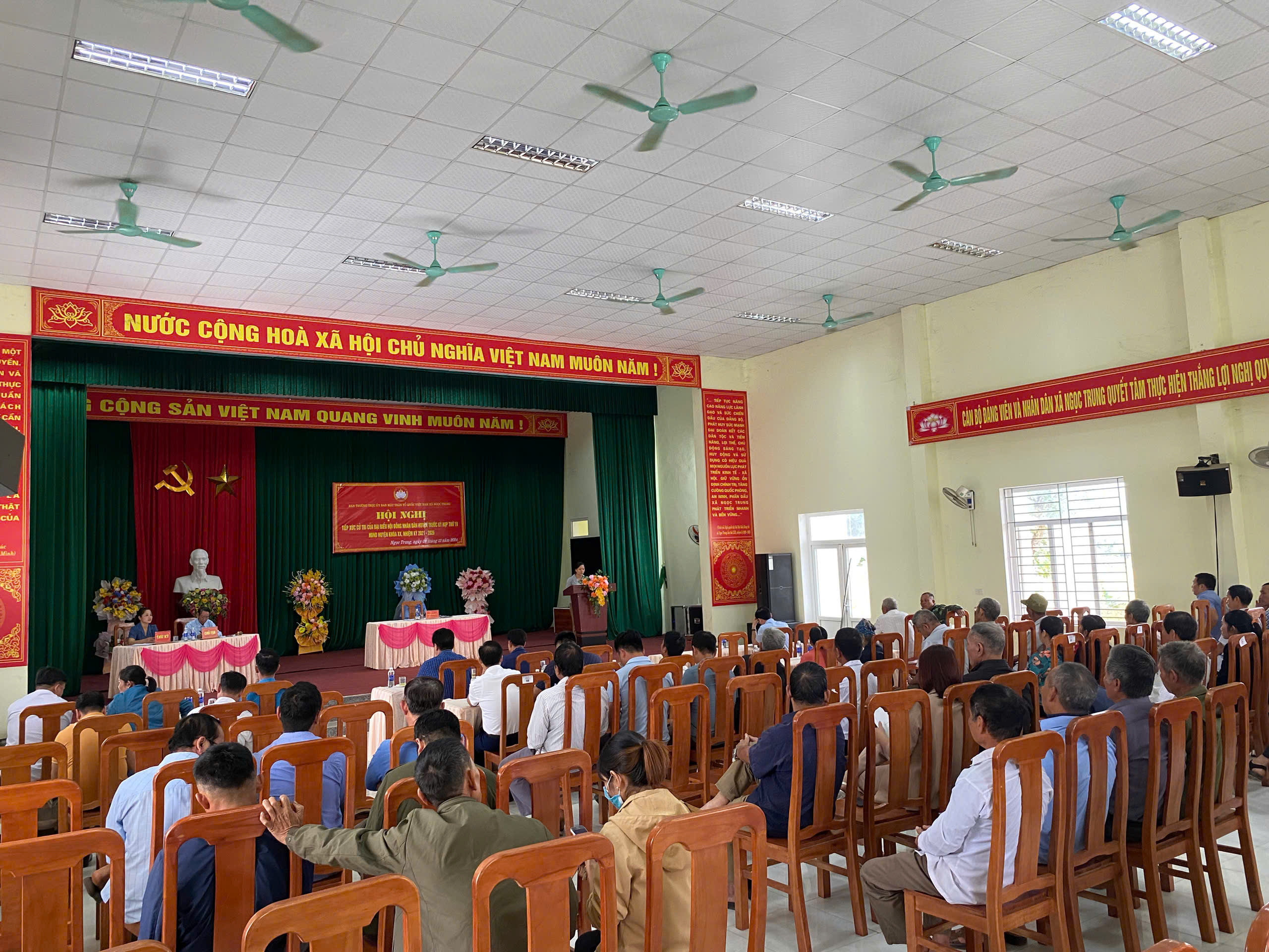 Tiếp xúc cử tri HĐND huyện tại xã Ngọc Trung trước kỳ họp