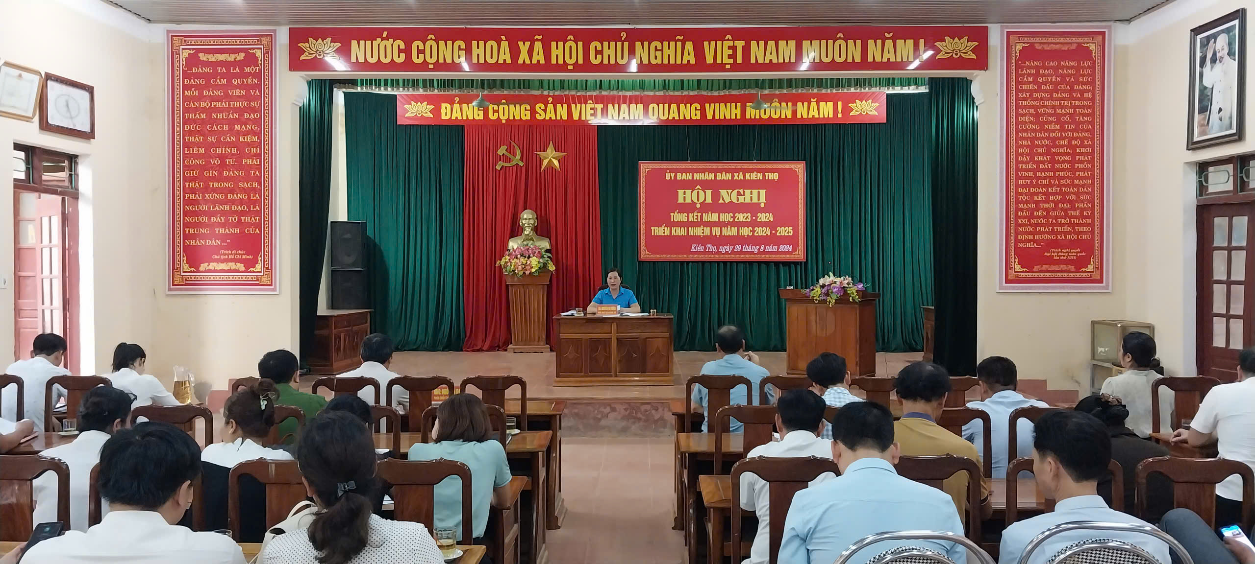Ảnh tổng kết năm học 1.jpg