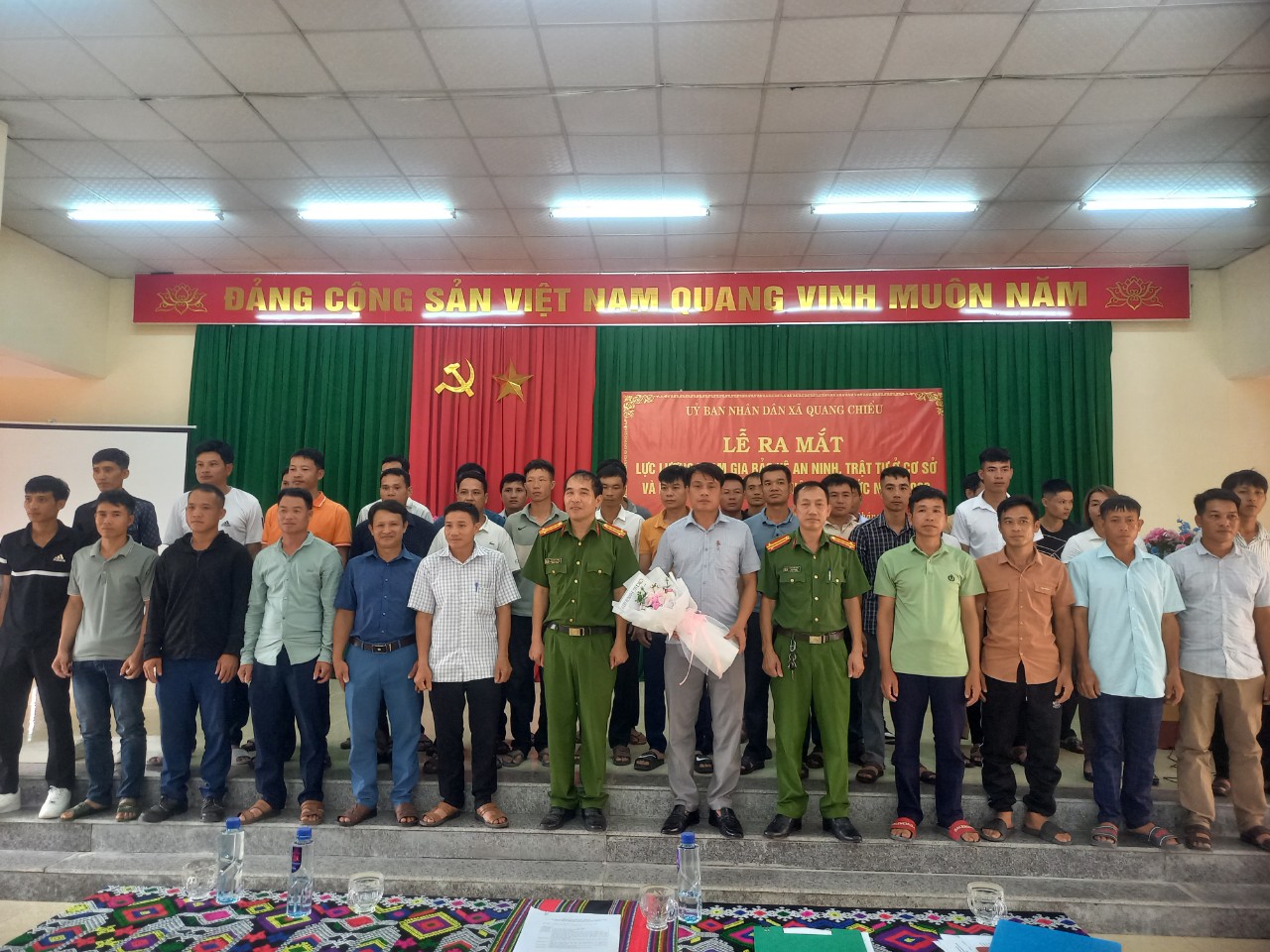 Lễ ra mắt lực lượng tham gia bảo vệ ANTT ở cơ sở
