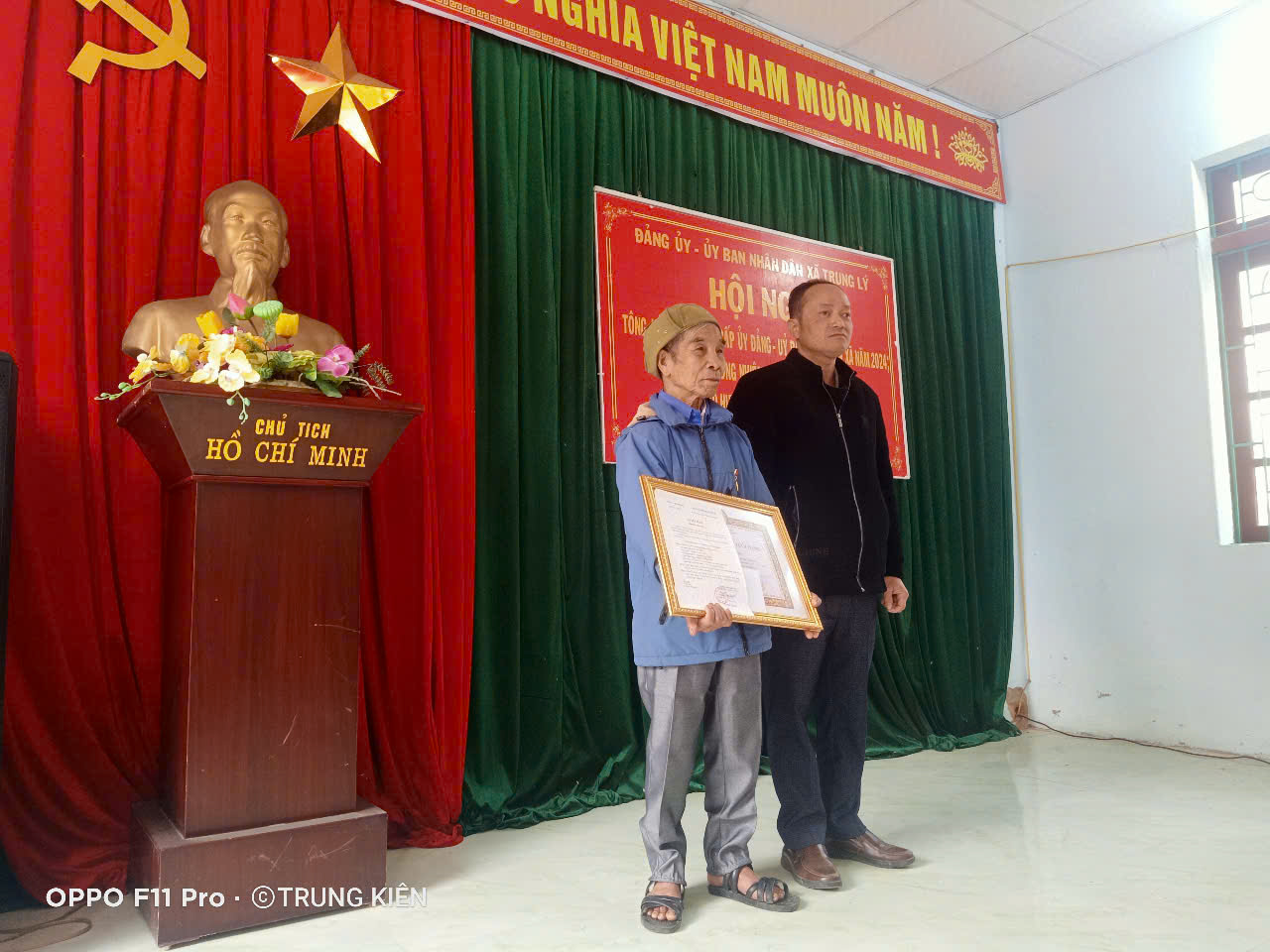 Anh-tin-bai