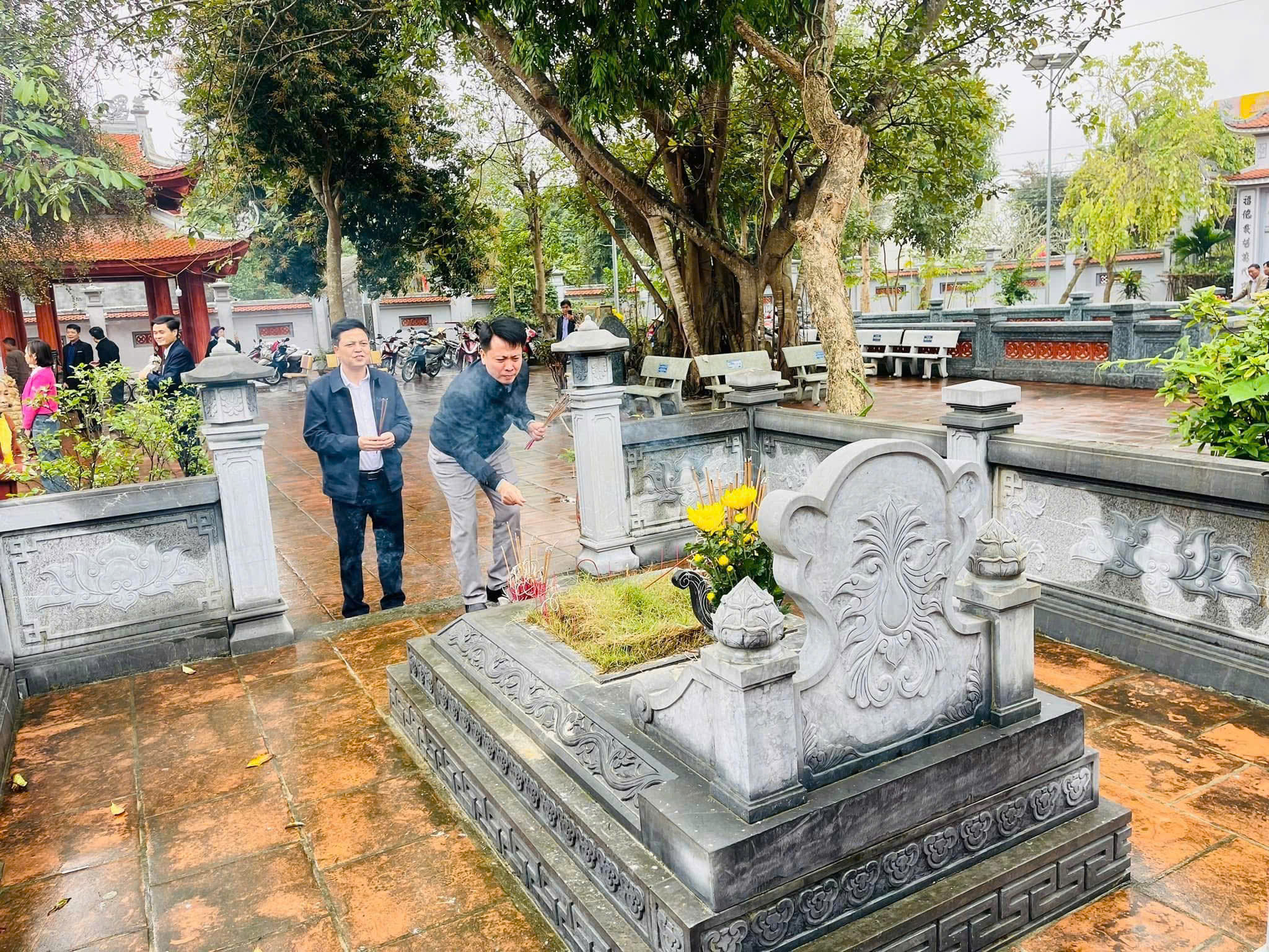 Anh-tin-bai