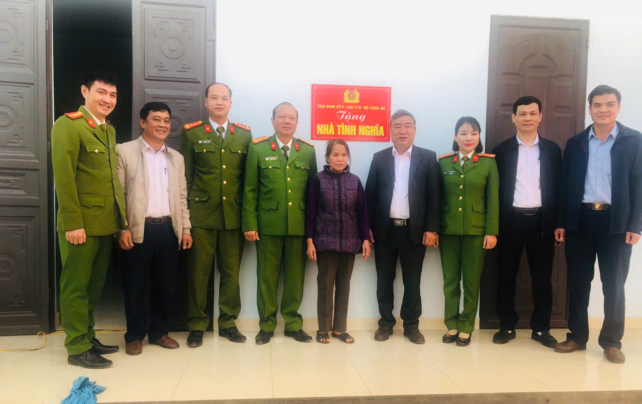 Anh-tin-bai