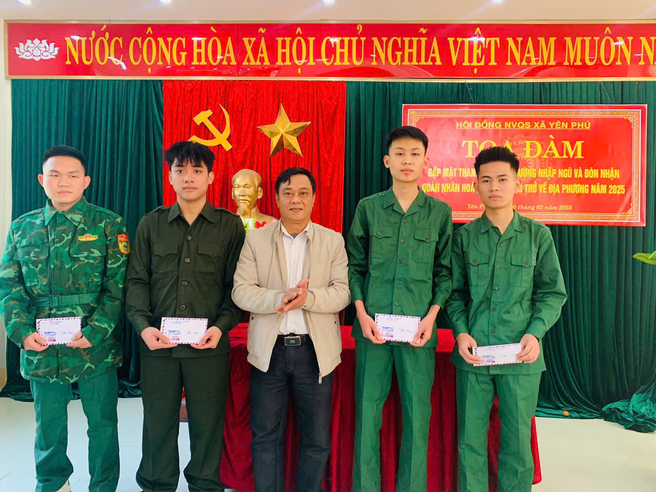 Anh-tin-bai