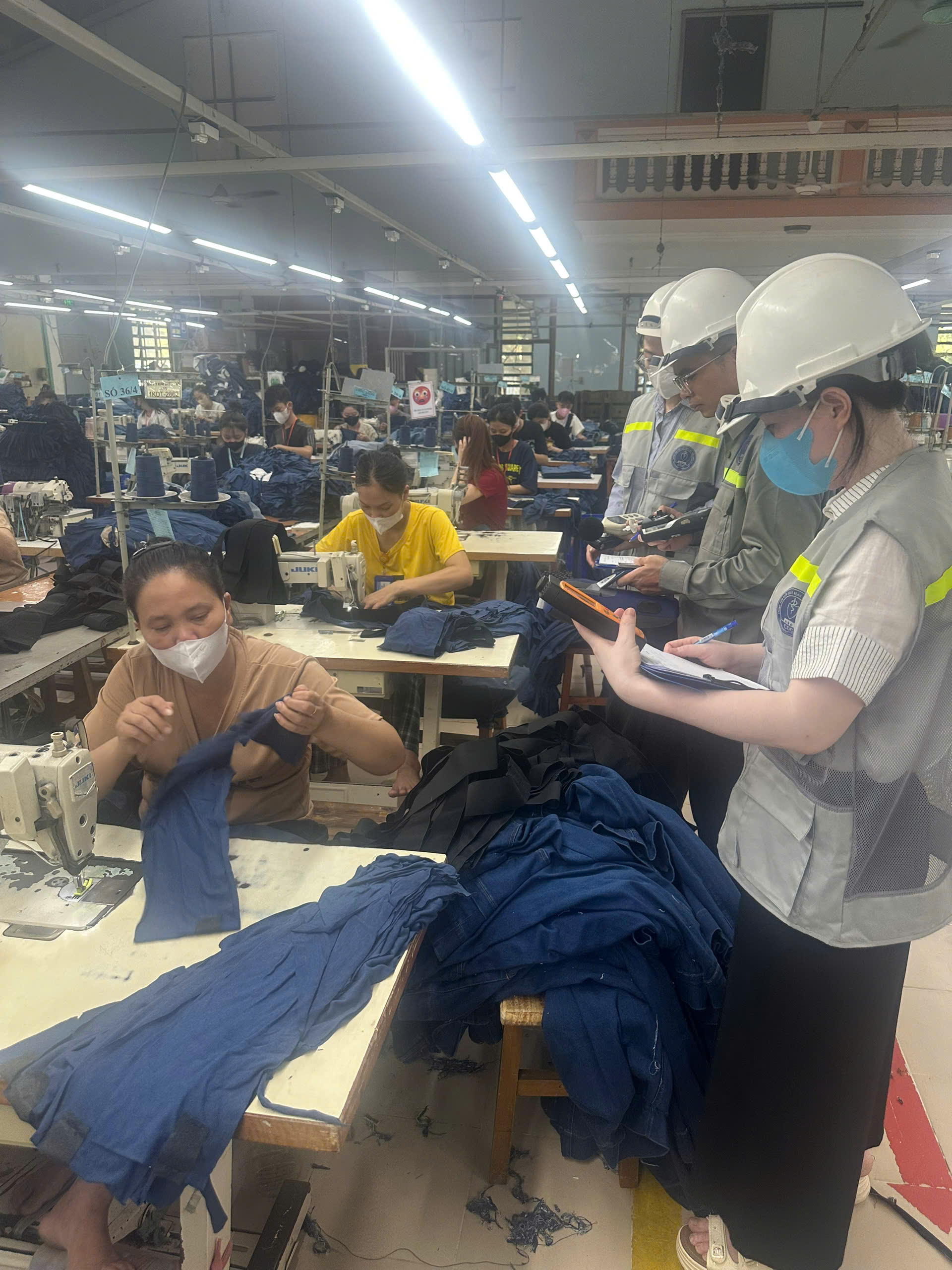 TẦM QUAN TRỌNG CỦA QUAN TRẮC MÔI TRƯỜNG LAO ĐỘNG  TRONG CÔNG TÁC CHĂM SÓC SỨC KHỎE VÀ PHÒNG CHỐNG BỆNH NGHỀ NGHIỆP CHO NGƯỜI LAO ĐỘNG