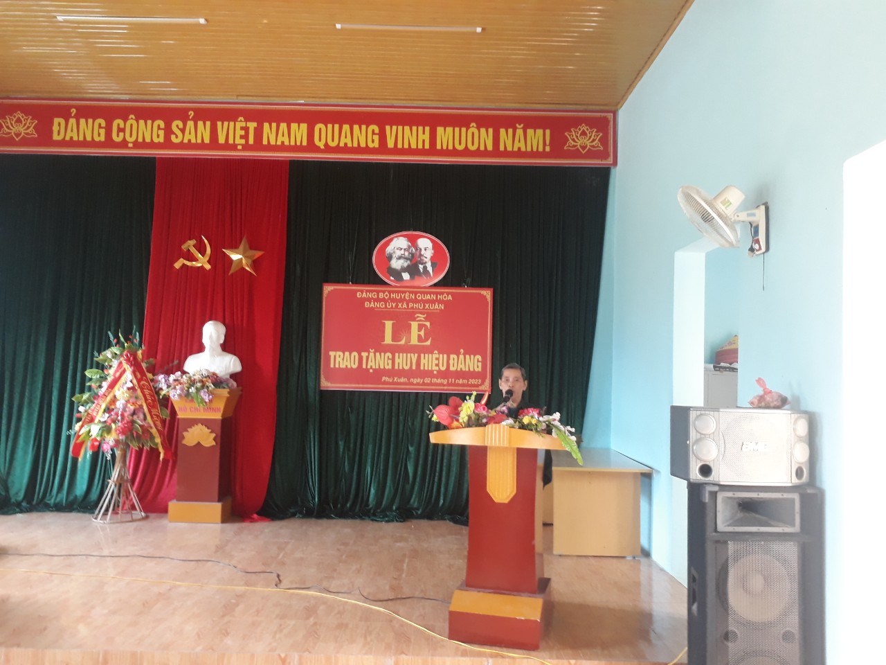 huy hiệu.jpg