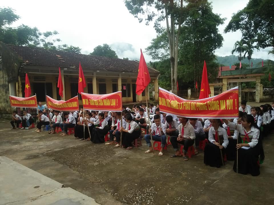 TRƯỜNG THCS PHÚ XUÂN TỔ CHỨC MÍT TINH PHÒNG, CHỐNG MA TÚY, HIV/AIDS ĐỢT 1 NĂM HỌC 2019 - 2020