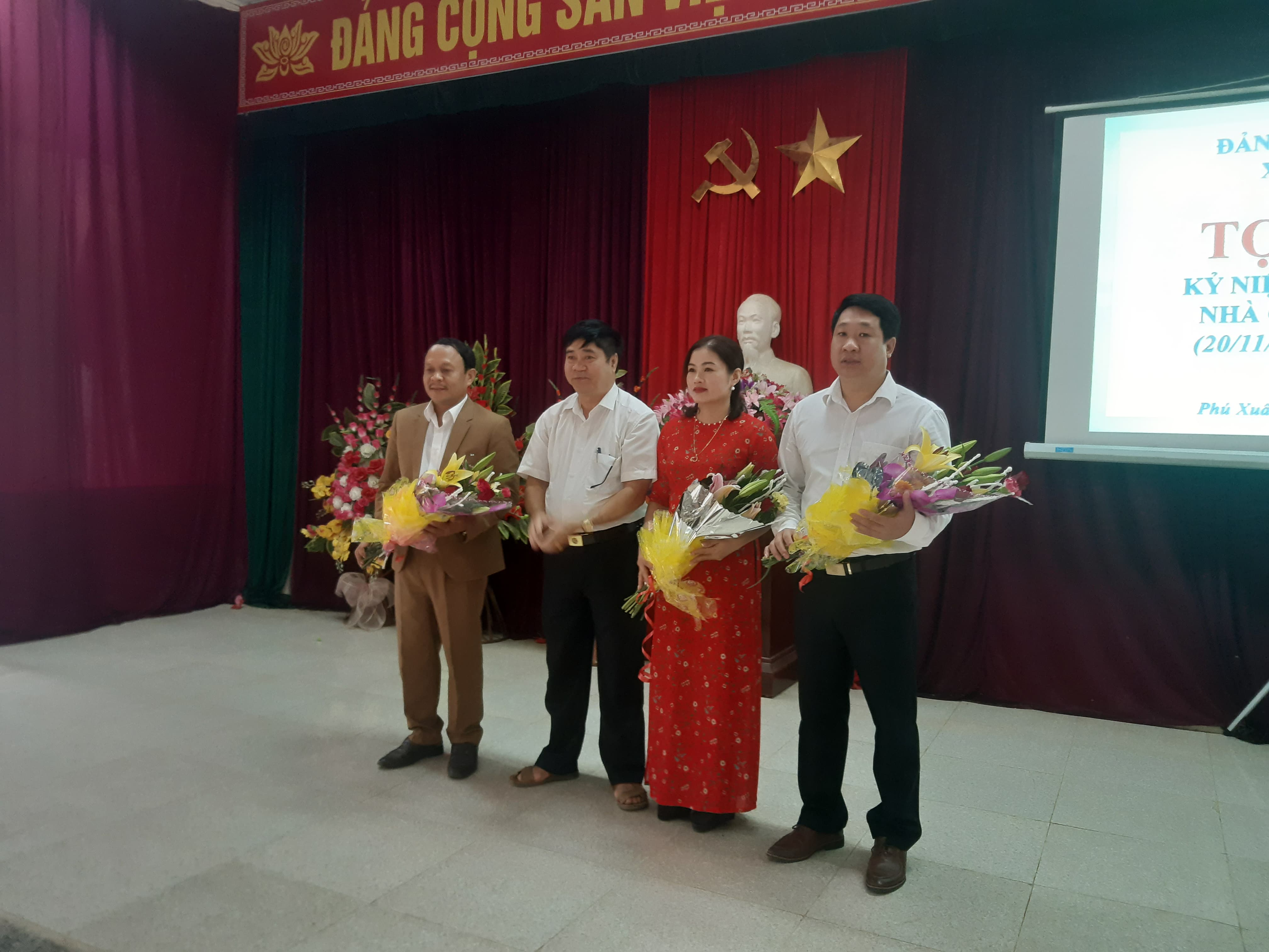 UBND XÃ PHÚ XUÂN TỔ CHỨC TỌA ĐÀM NGÀY NHÀ GIÁO VIỆT NAM 20/11 CHO 3 CẤP HỌC: TRUNG HỌC, TIỂU HỌC, MẦM NON
