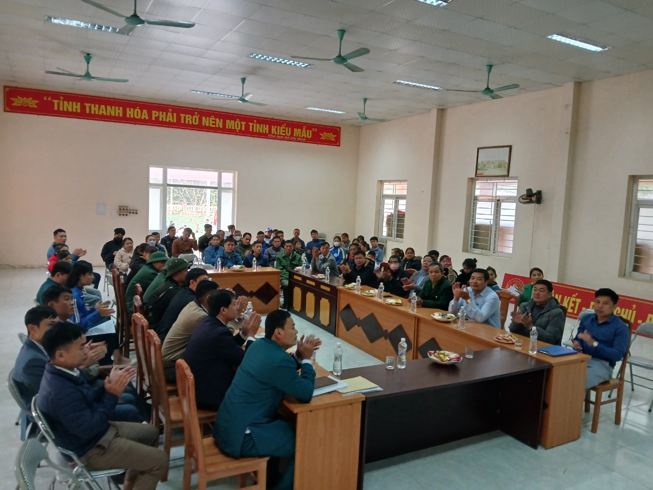 tiễn quân từ trên xuóng.jpg