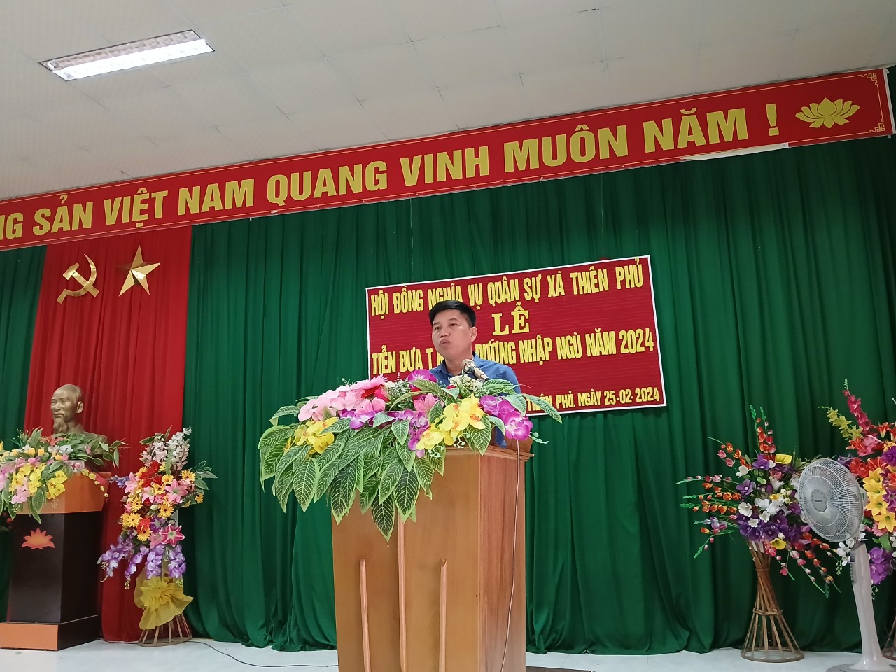Tiễn quân bí thư.jpg