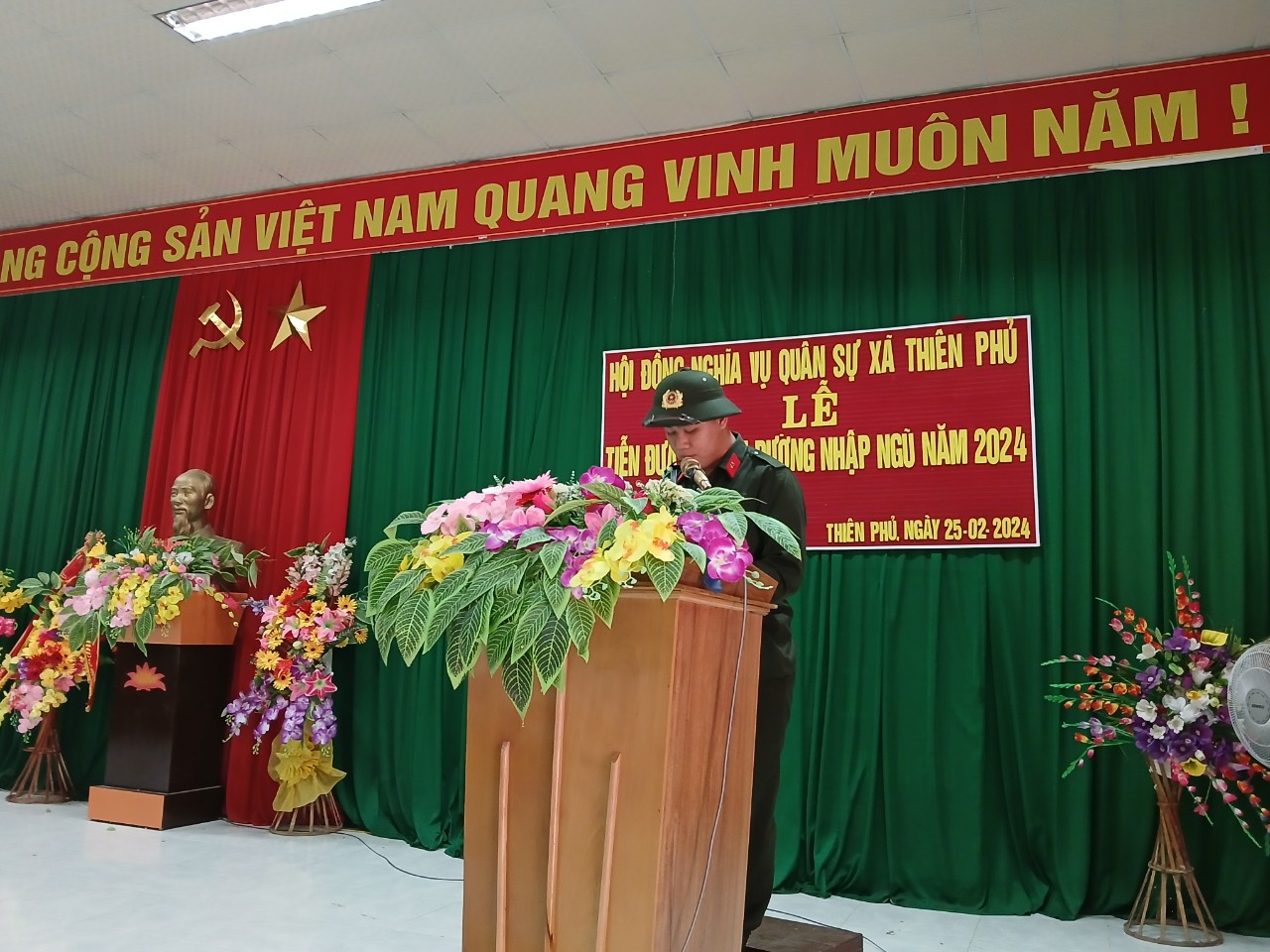 tiễn quân phats biểu.jpg