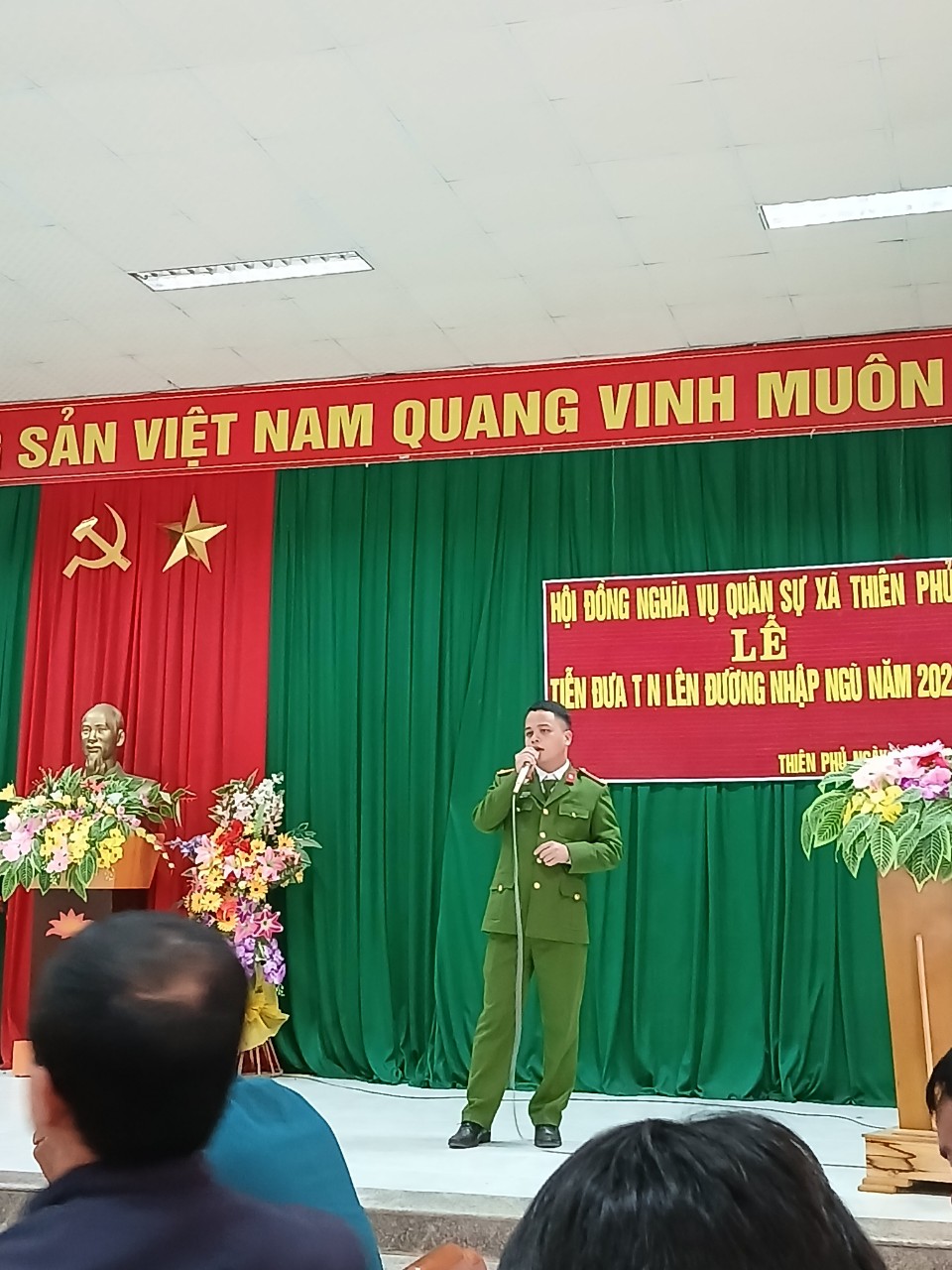 tiễn quân vn chào mừng.jpg