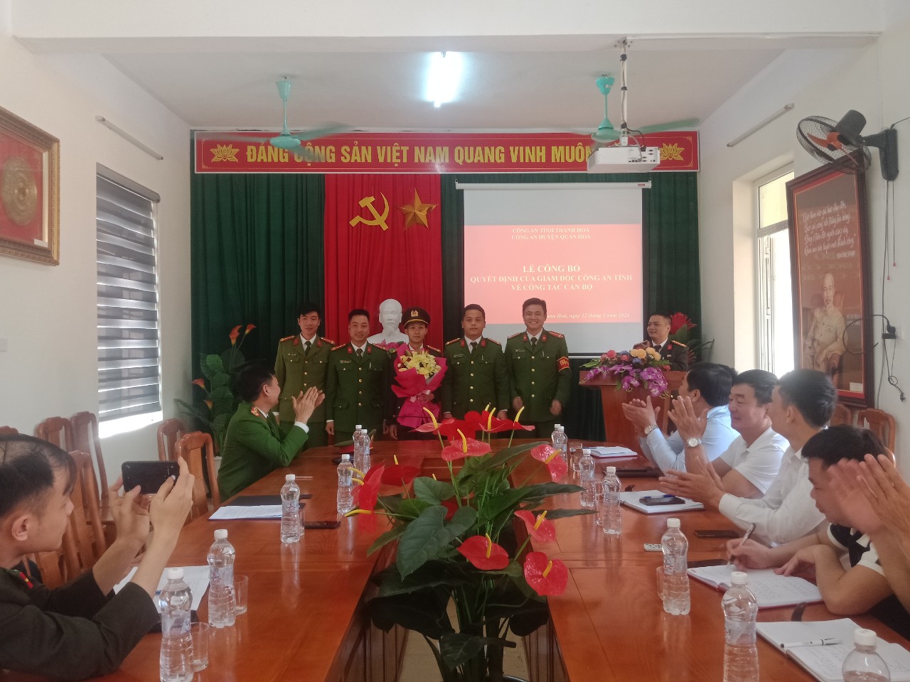 Tâp thể CA chúc mừng.jpg