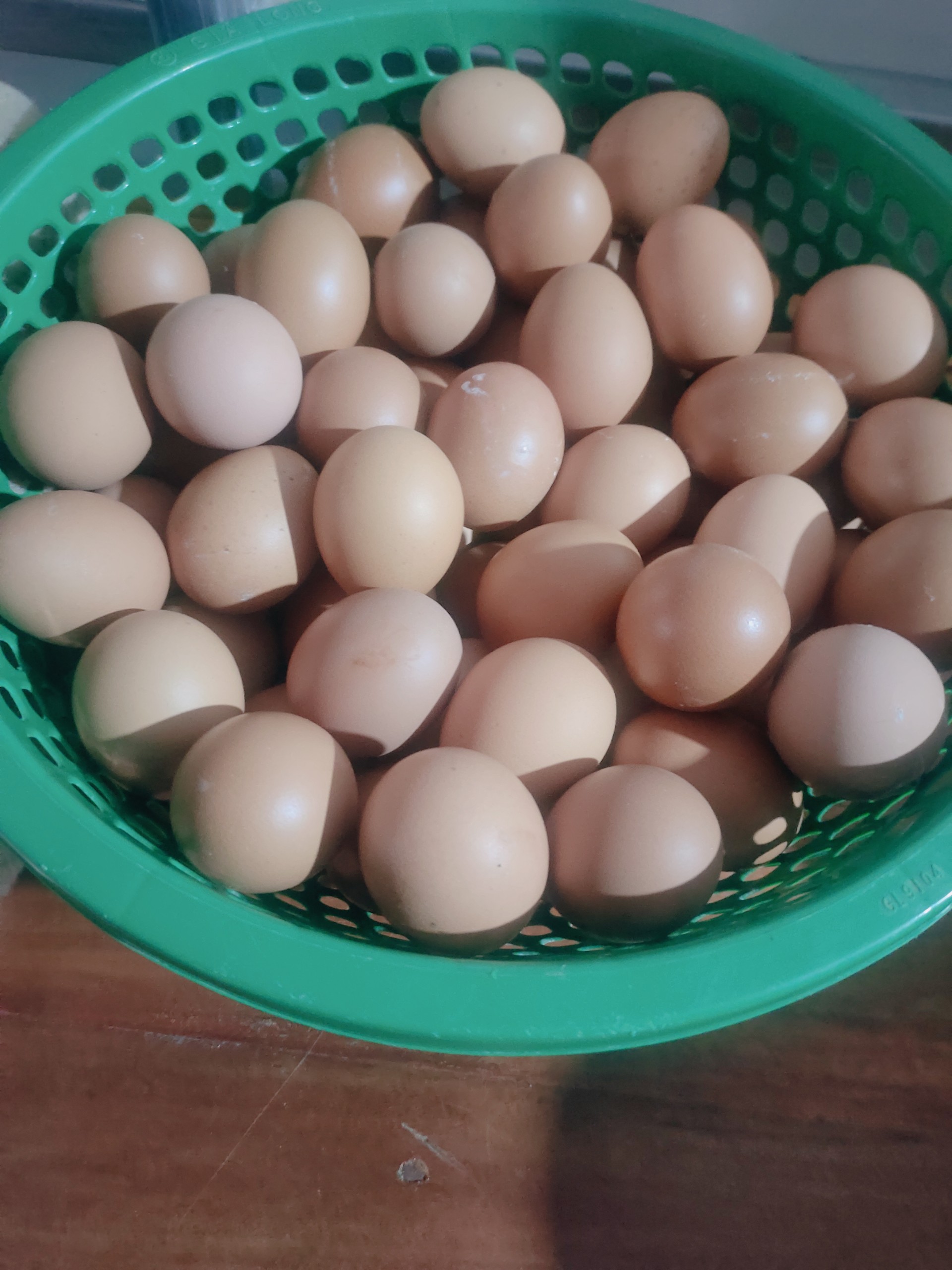 trứng gà ta.jpg