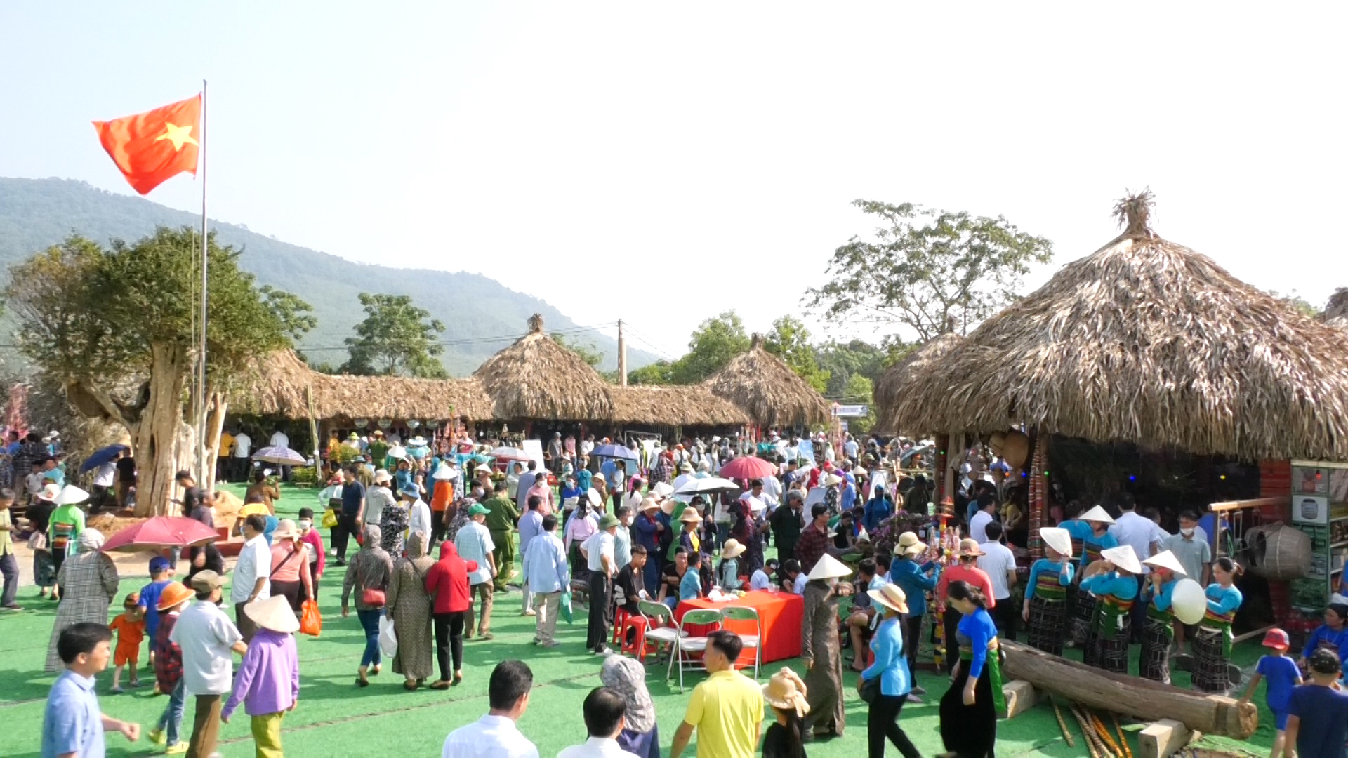 https://langchanh.thanhhoa.gov.vn/portal/Photos/2023-12-18/f6e51b8ccbe7d06d03%20tc%20gh.jpg